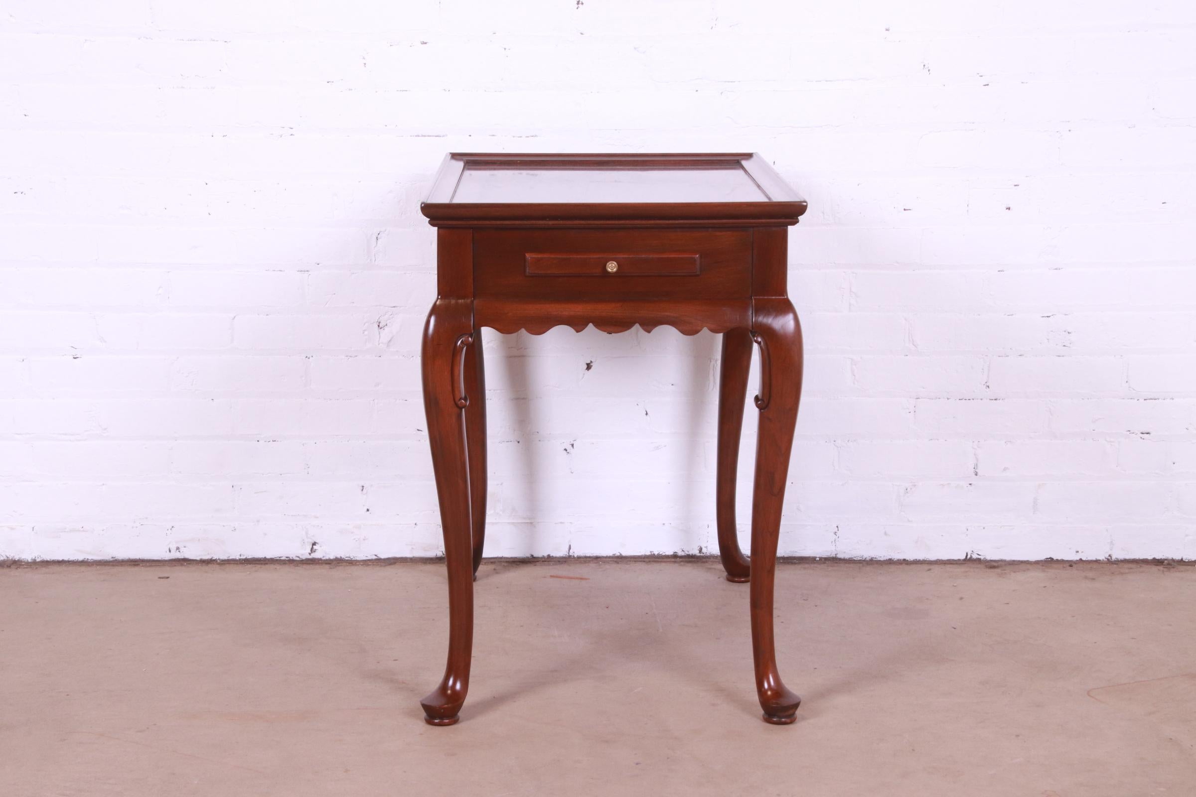 American Ethan Allen Queen Anne Cherry Wood Tea Table or Occasional Side Table