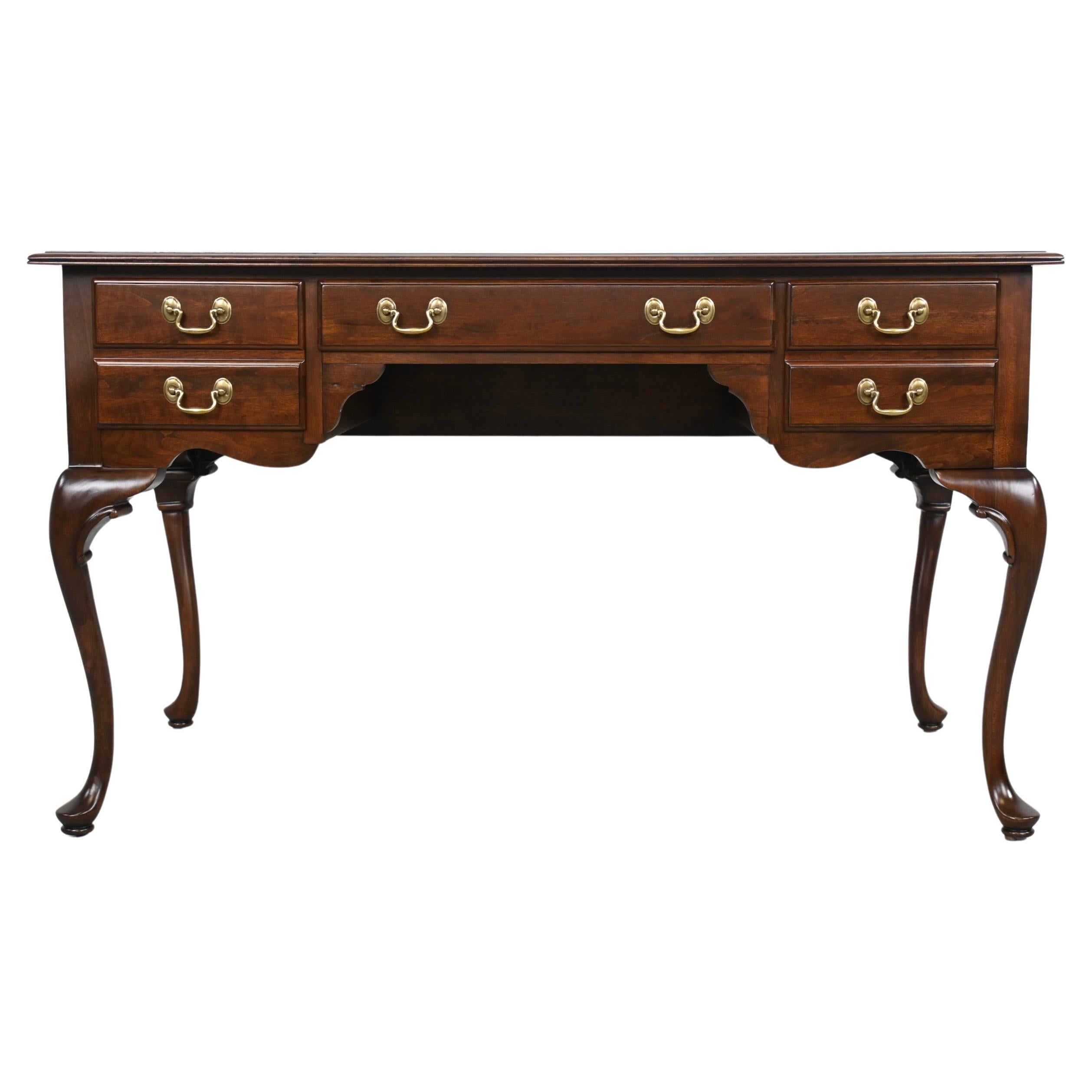 Queen Anne Mahogany Kneehole Desk For Sale at 1stDibs