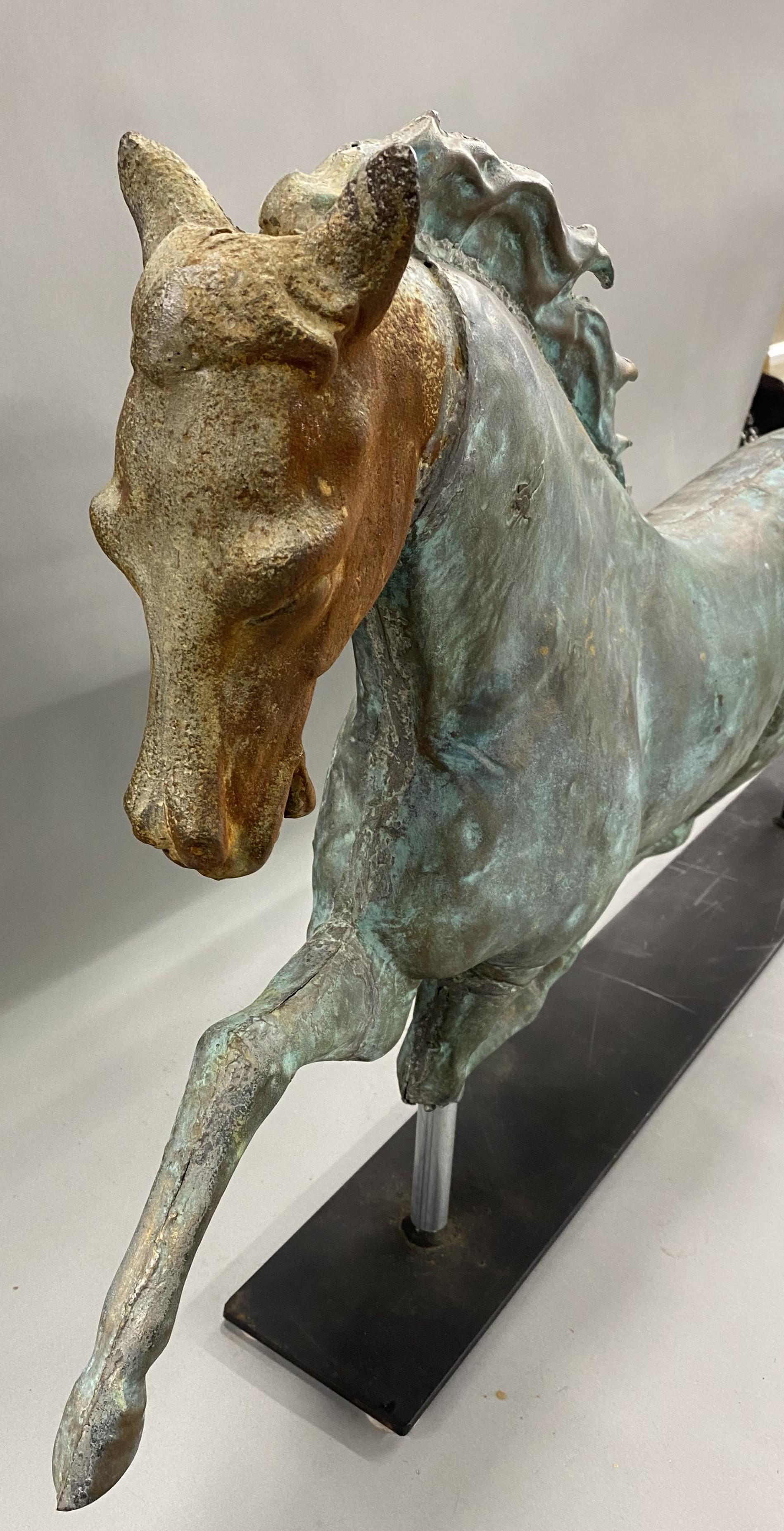 Banderuola con cavallo in corsa in rame patinato e zinco In condizioni buone in vendita a Milford, NH