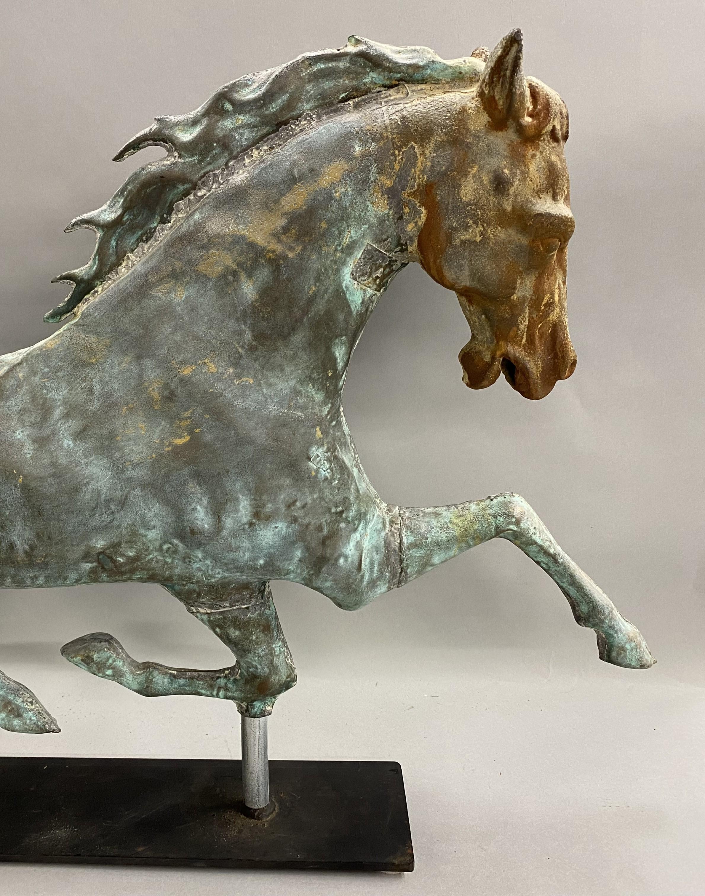 Banderuola con cavallo in corsa in rame patinato e zinco in vendita 2