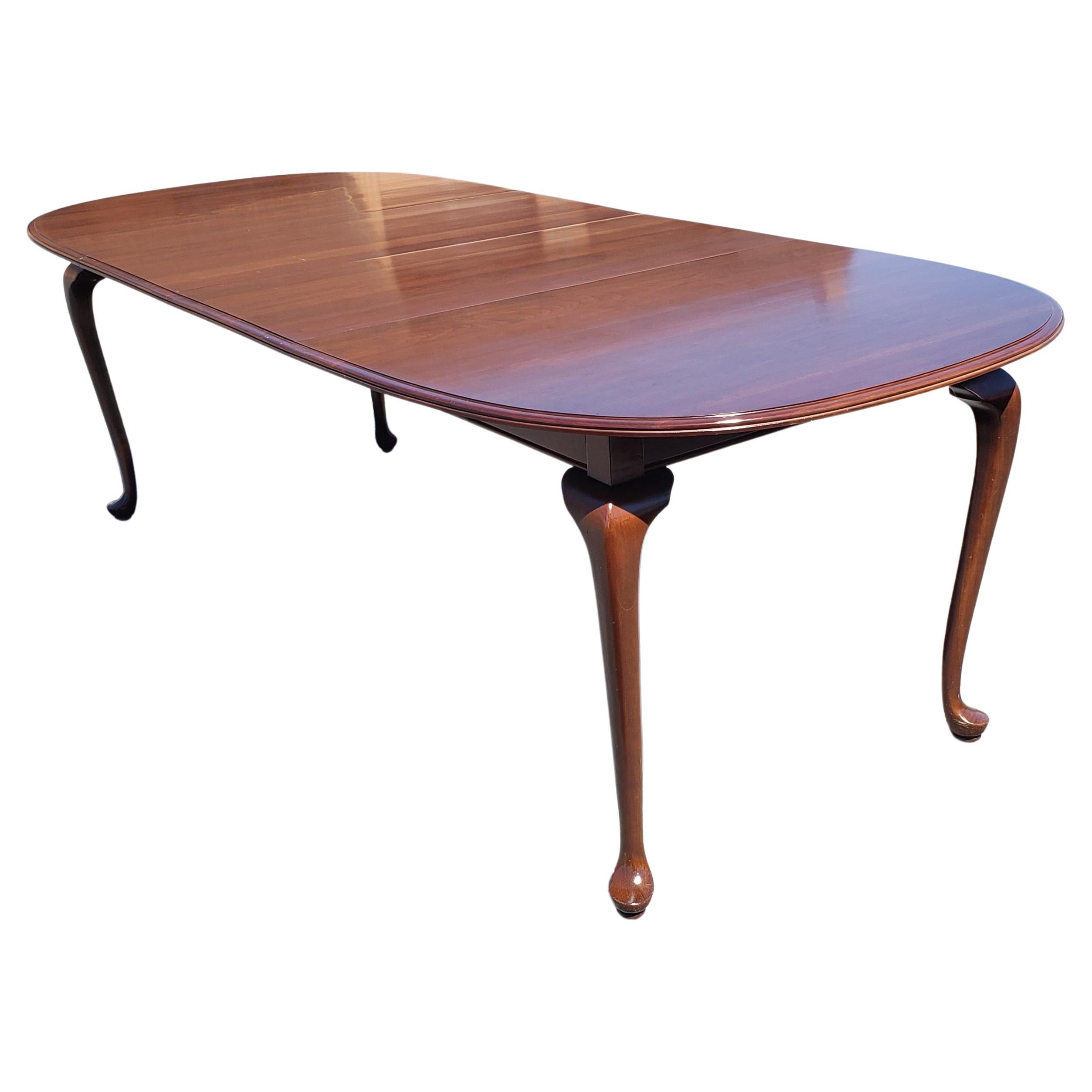 Ethan Allen Solid Cherry Extension Dining Room Table In Good Condition In Germantown, MD