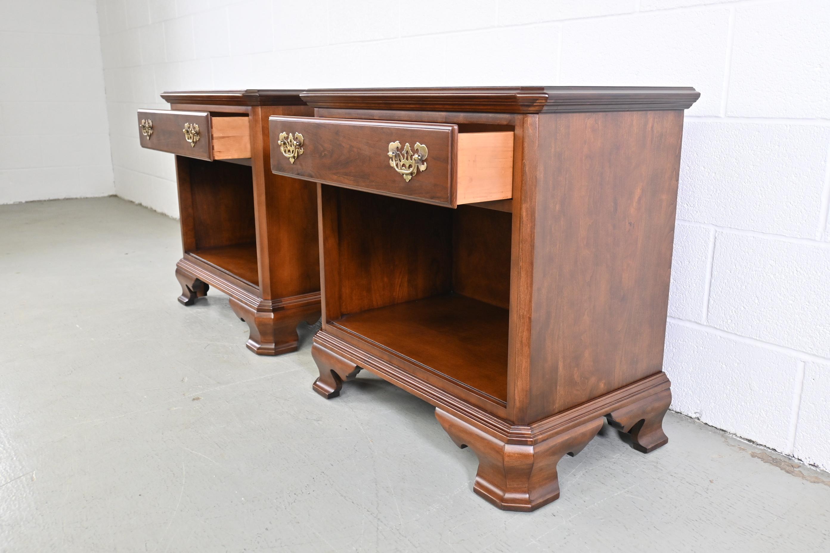 Ethan Allen Traditional Pair of Nightstands For Sale at