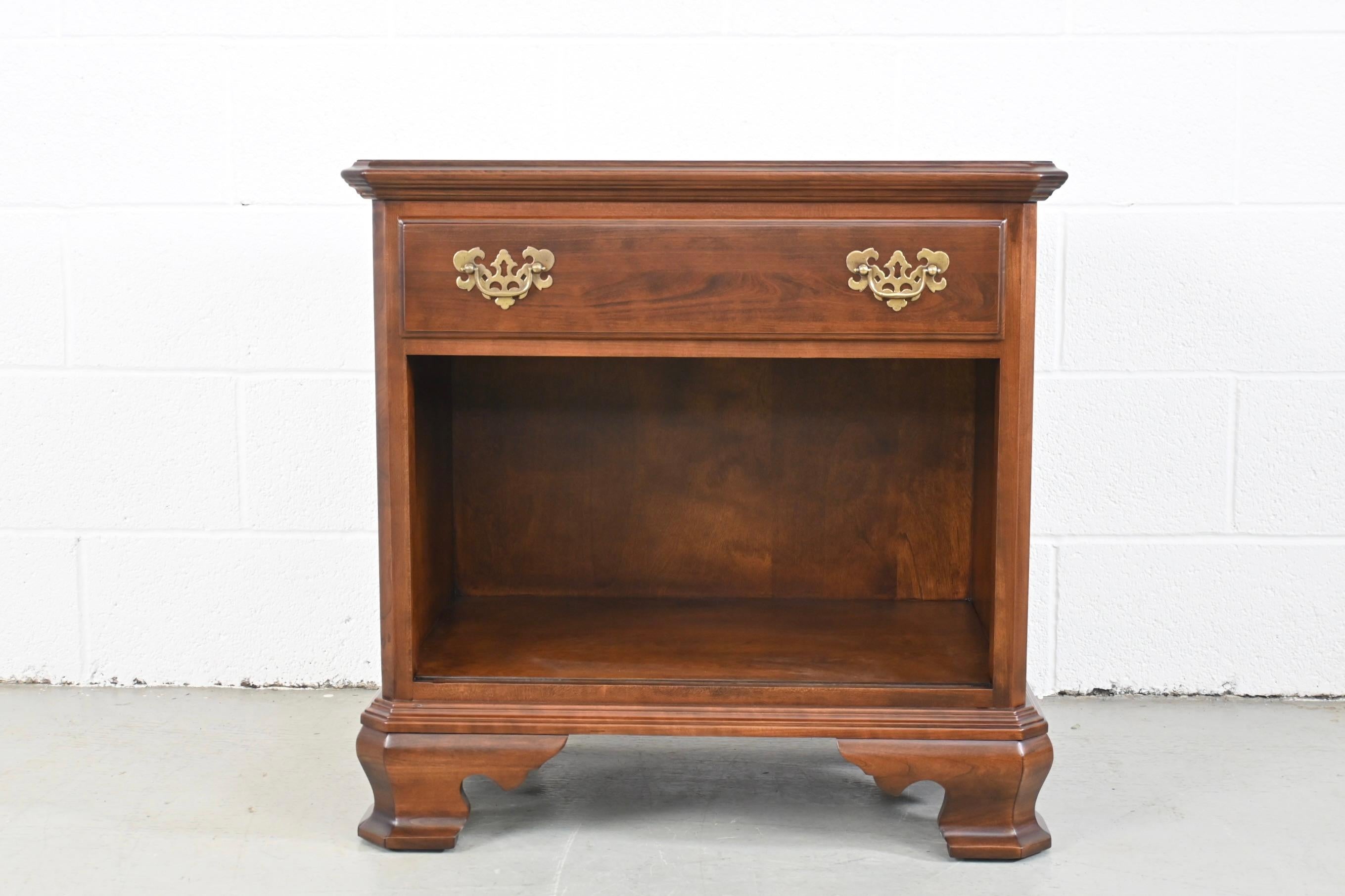 Ethan Allen Traditional Pair of Nightstands For Sale at