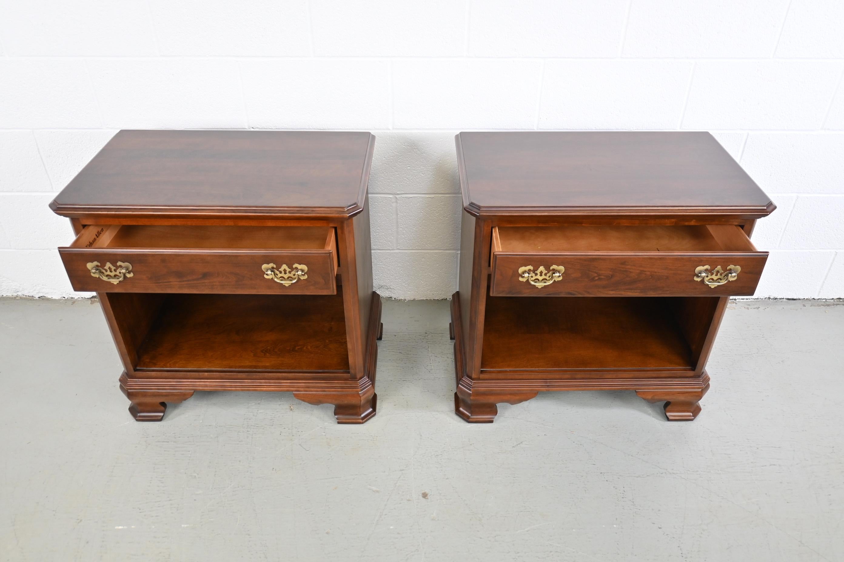Ethan Allen Traditional Pair of Nightstands For Sale at