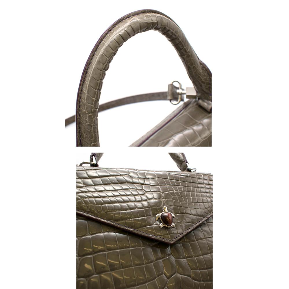 Ethan K Alla Krokodil Medium Top Handle Tasche in Gris Fonce Glänzend im Angebot 1