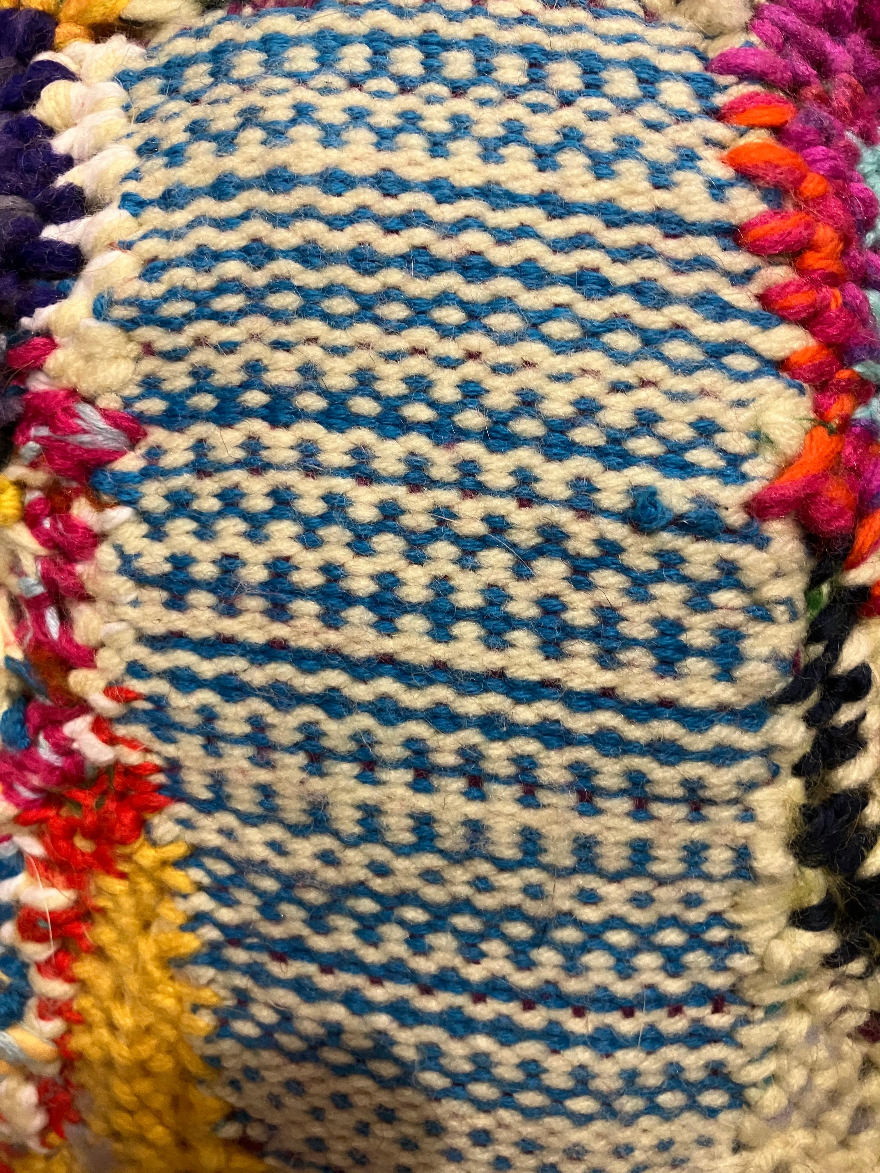 Scultura astratta in fibra, Ethan Meyer, 2024, Colori vivaci, Tessuto a mano, Stitch by Stitch in vendita 4