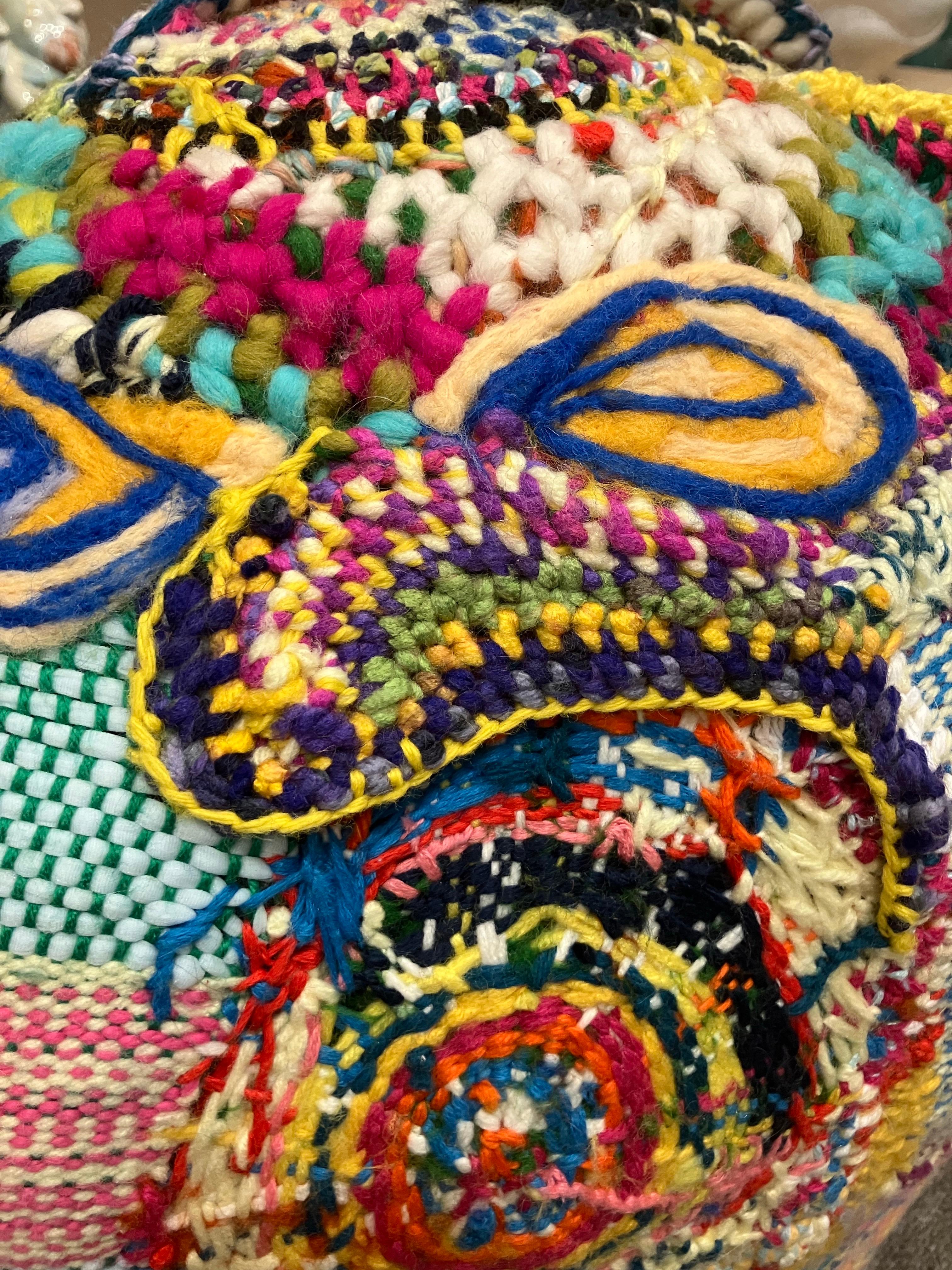 Scultura astratta in fibra, Ethan Meyer, 2024, Colori vivaci, Tessuto a mano, Stitch by Stitch in vendita 5