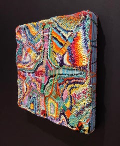 Arte en fibra tejida a mano, cosida y estirada, Glossolalia de Ethan Meyer