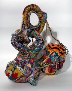 « Sychopomp », sculpture abstraite en fibre tissée à la main, fil, feutre, techniques mixtes