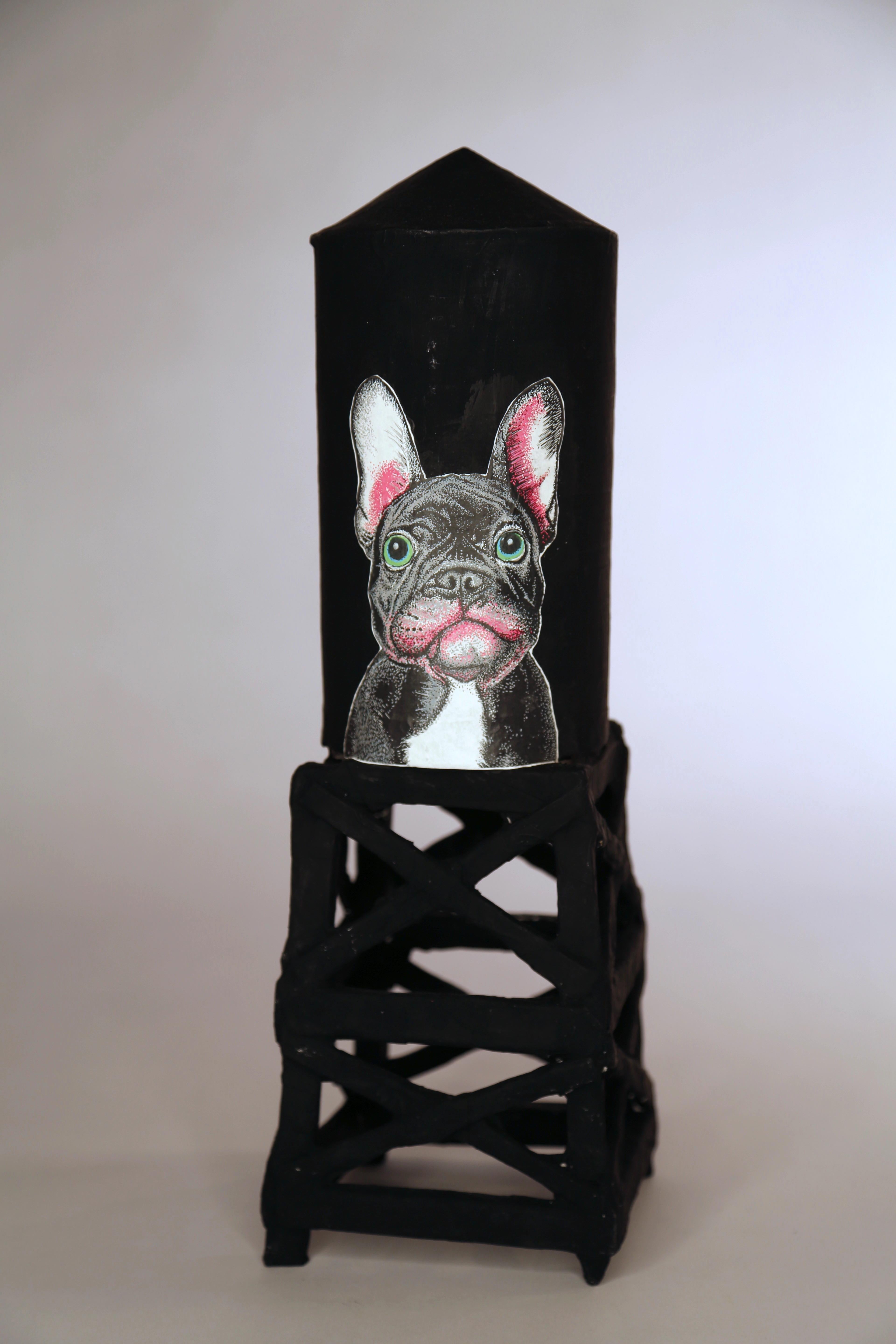 Escultura de la Torre del Agua: 'Bull Dog Francés Negro'