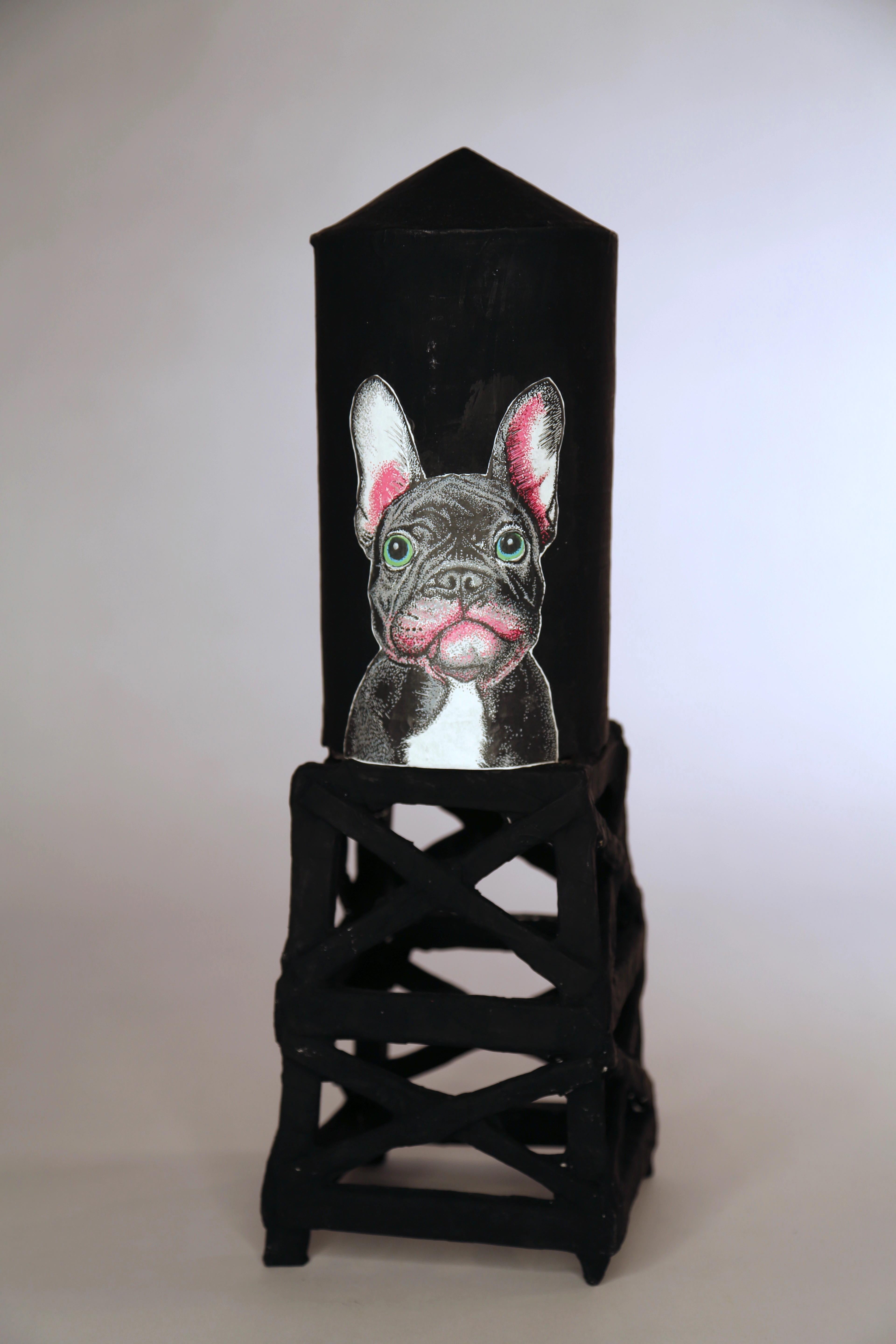 Ethan Minsker Figurative Sculpture – Wasserturm-Skulptur: „Französischer Stierhund, schwarz“