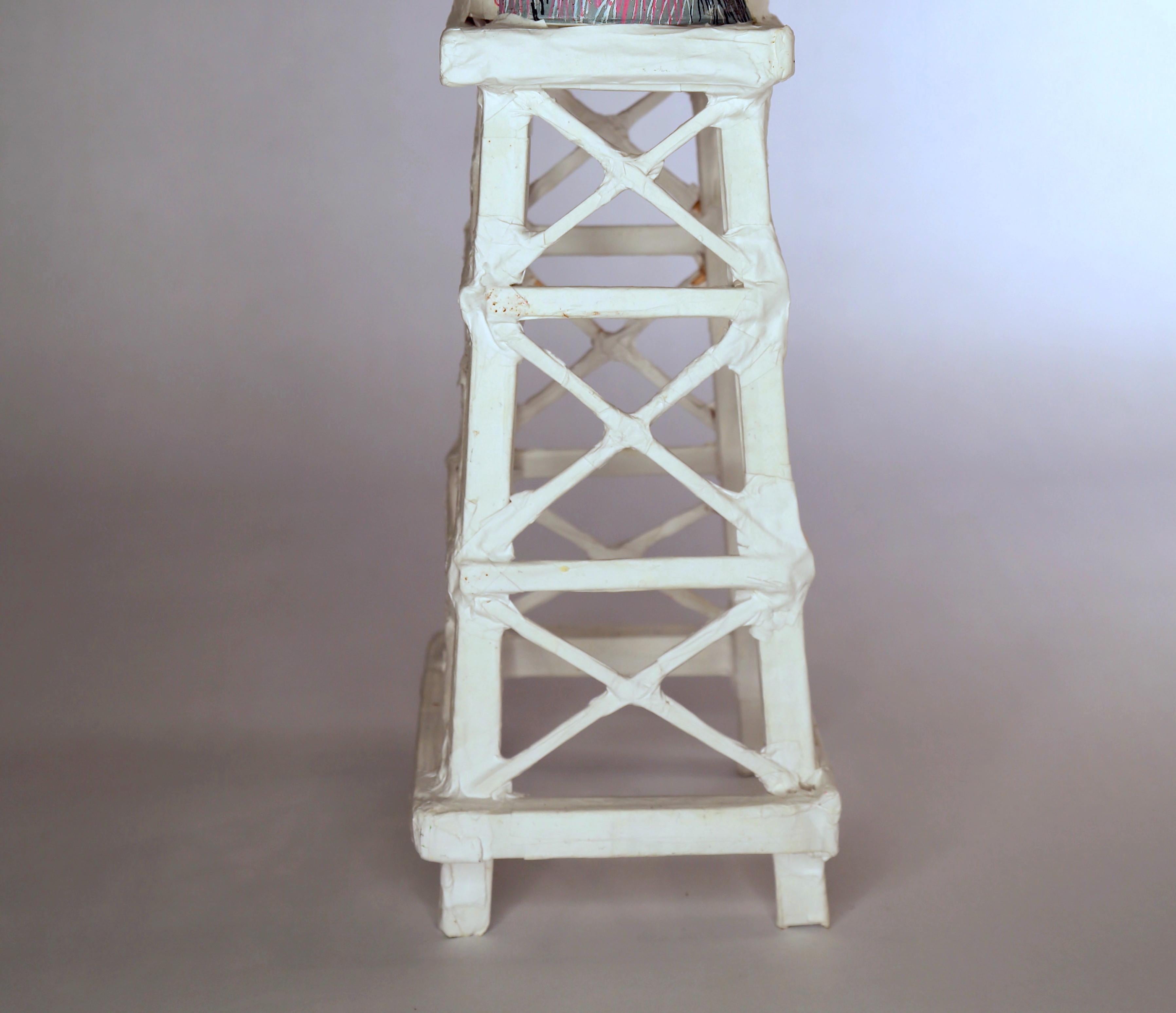 Wasserturm-Skulptur: Hocker „Fledermaus“ (Grau), Figurative Sculpture, von Ethan Minsker