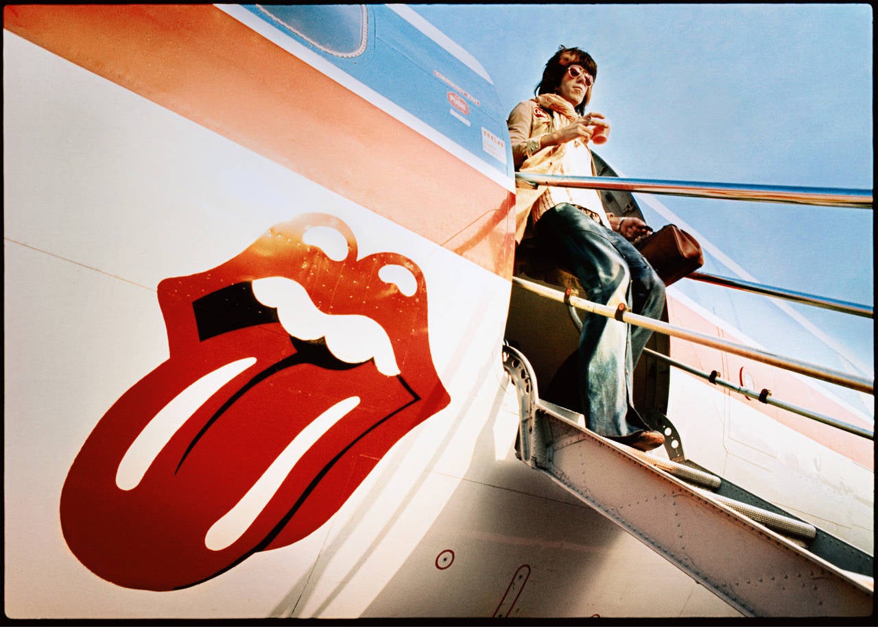 Ethan Russell Portrait Photograph – Keith Richards Exits „ „The Starship“, Rolling Stones, Farbfotografie