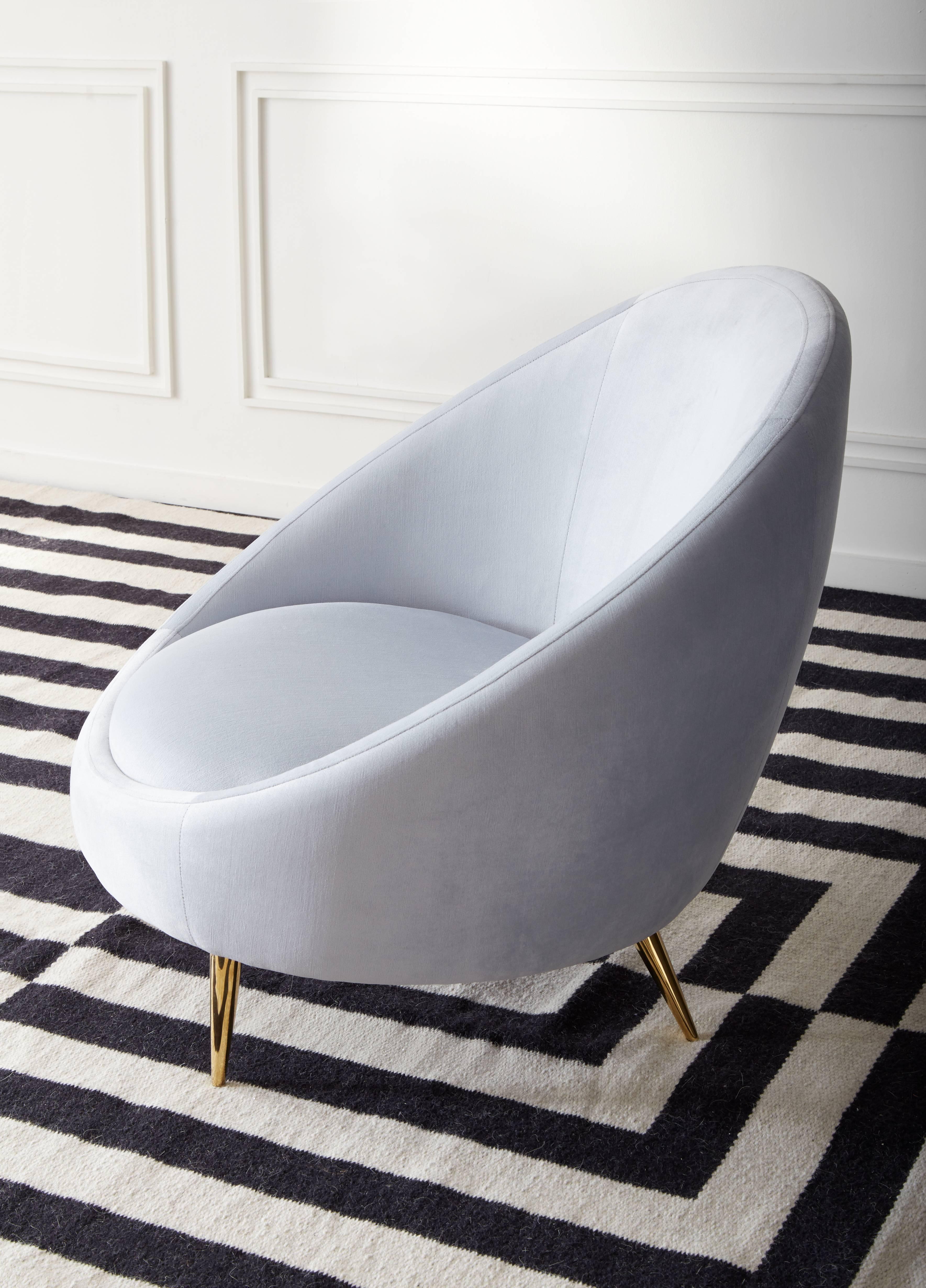 Ether Lounge Chair aus eisblauem Samt (21. Jahrhundert und zeitgenössisch) im Angebot