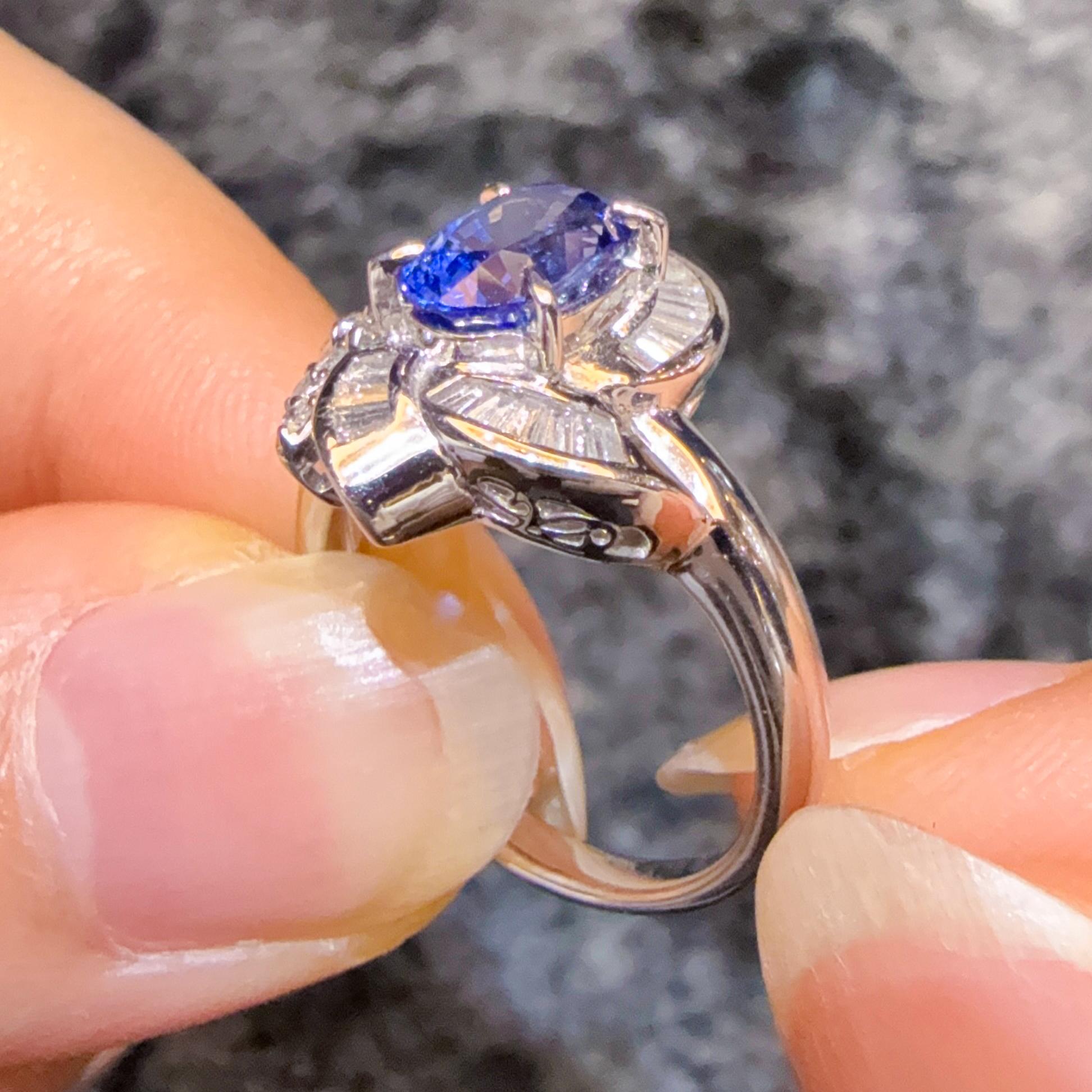 Ätherischer Blauer Majestät 1,85 Karat Lebendiger Saphir & Diamant Solitär Ring für Damen oder Herren im Angebot