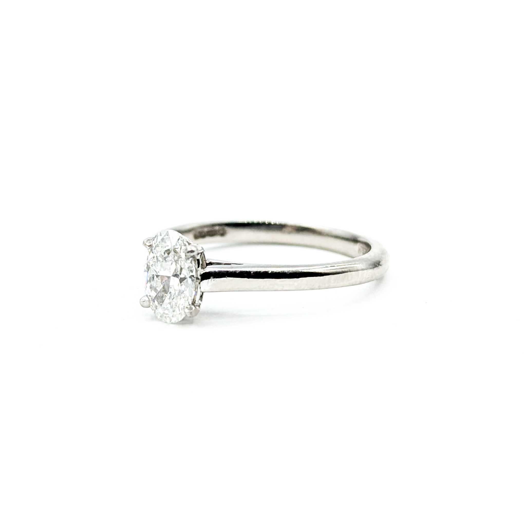 Ätherischer Diamant-Verlobungsring Solitär aus Platin im Angebot 4
