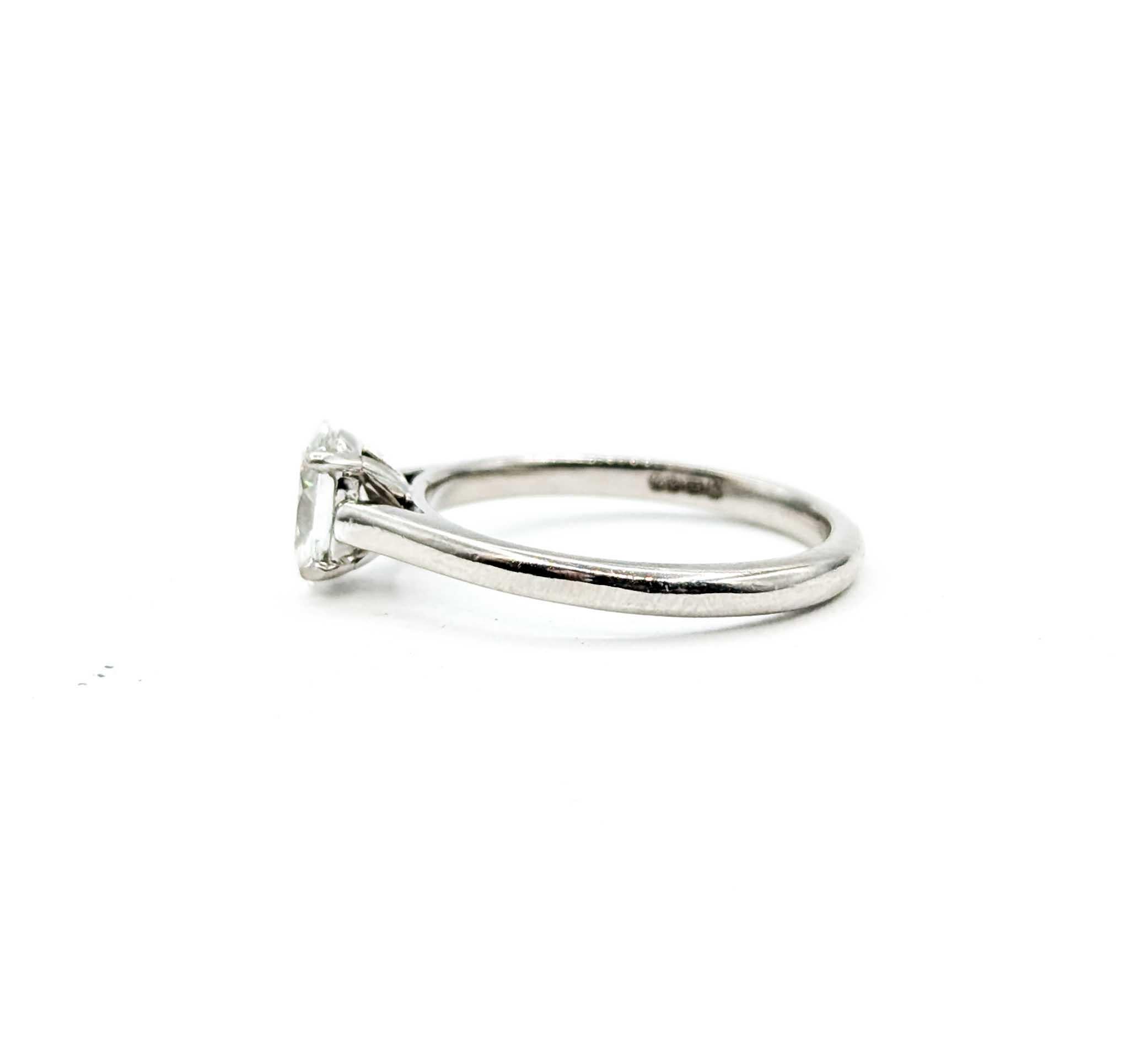 Ätherischer Diamant-Verlobungsring Solitär aus Platin im Angebot 3