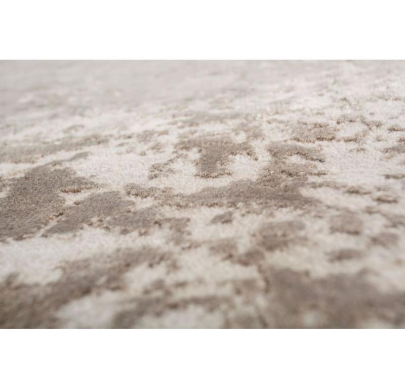 Indian Ethereal Eden Escape White Sand & Classic Gray 168x240 cm Handknotted Rug For Sale
