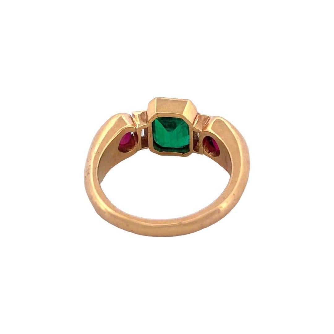 Art Deco Ethereal Emerald and Ruby 18K Gold Ring For Sale