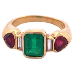 Ätherischer Ring mit Smaragd und Rubin aus 18 Karat Gold