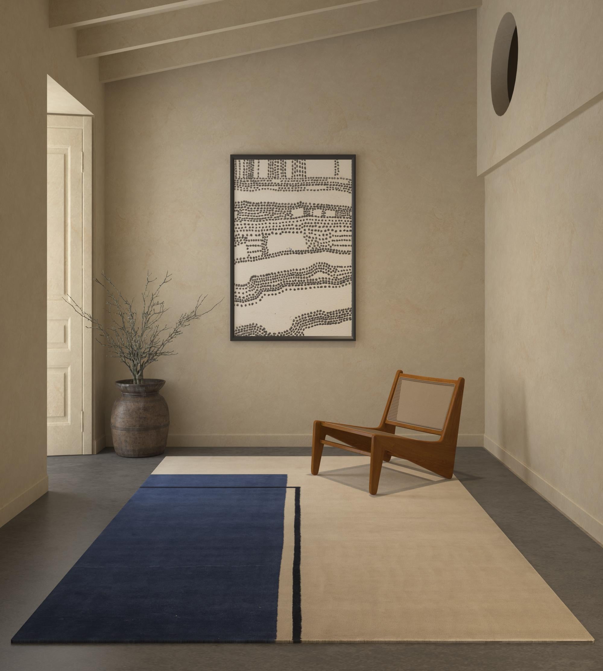 Come si fa a racchiudere l'essenza dell'armonia e dell'equilibrio nei confini di un tappeto? Ammira il capolavoro annodato a mano, realizzato nel cuore dell'India rurale. Ogni centimetro parla di una delicata danza tra complessità e semplicità, dove