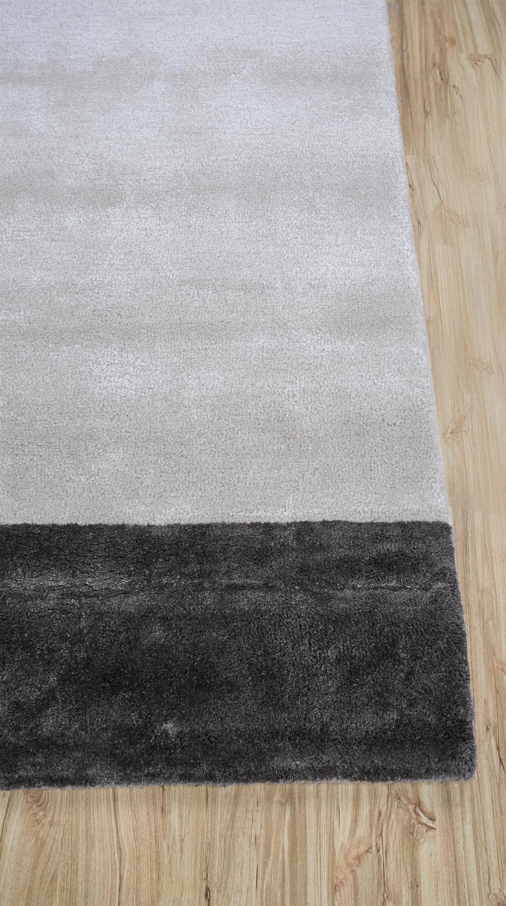 Modern Ethereal Essence Antique White Glacier Gray 180x270 cm Hand Tufted Rug For Sale