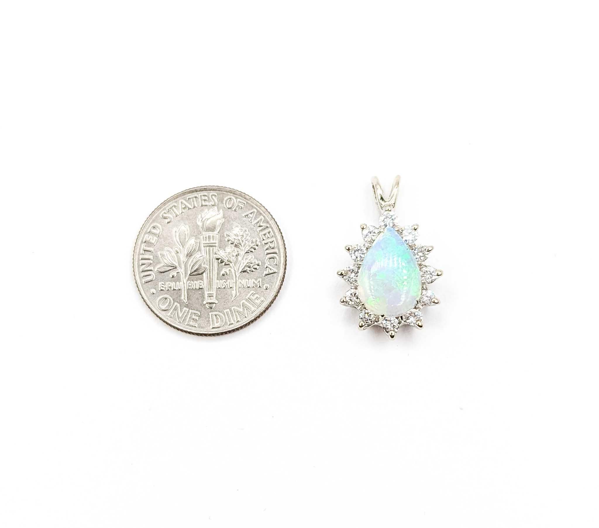 Ätherischer Anhänger mit Opal und Diamant aus 14k Weißgold im Angebot 2