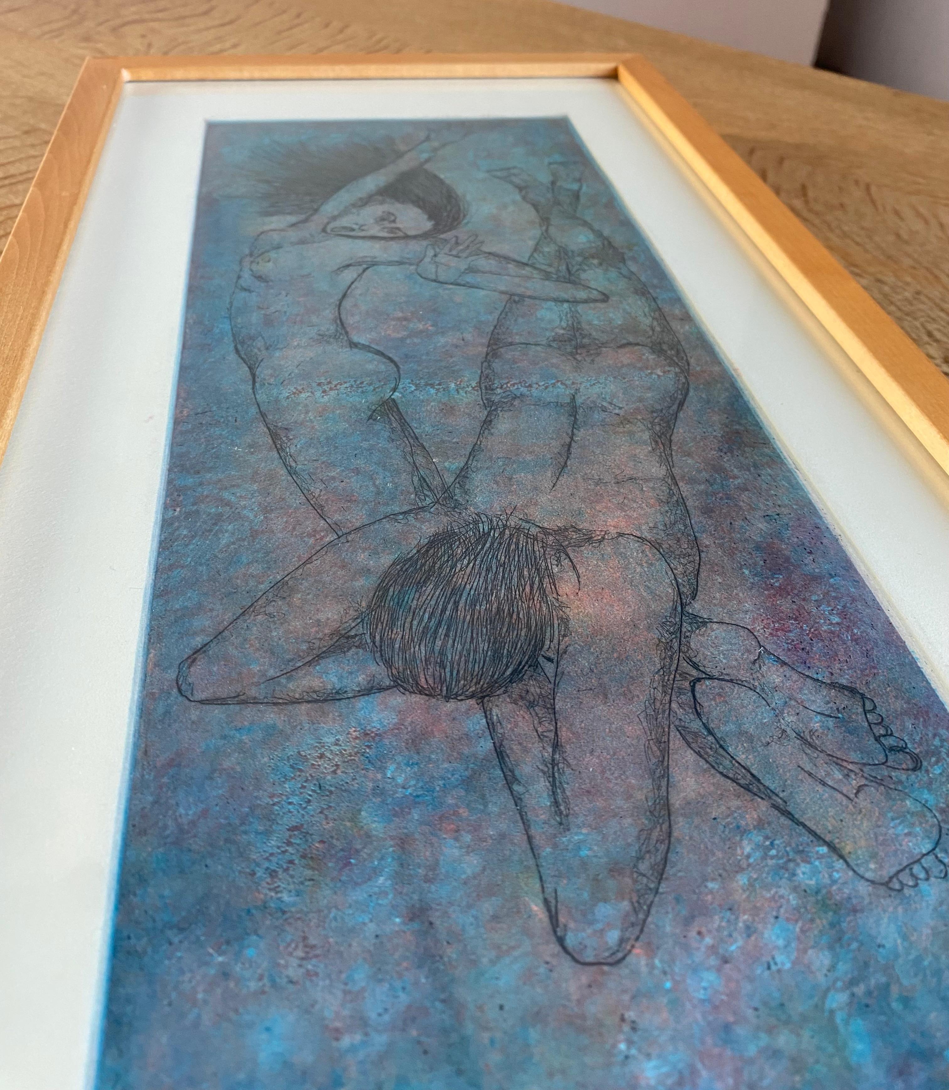 Fait main Figures de natation éthérées Gravure dans un cadre en bois dur blond en vente