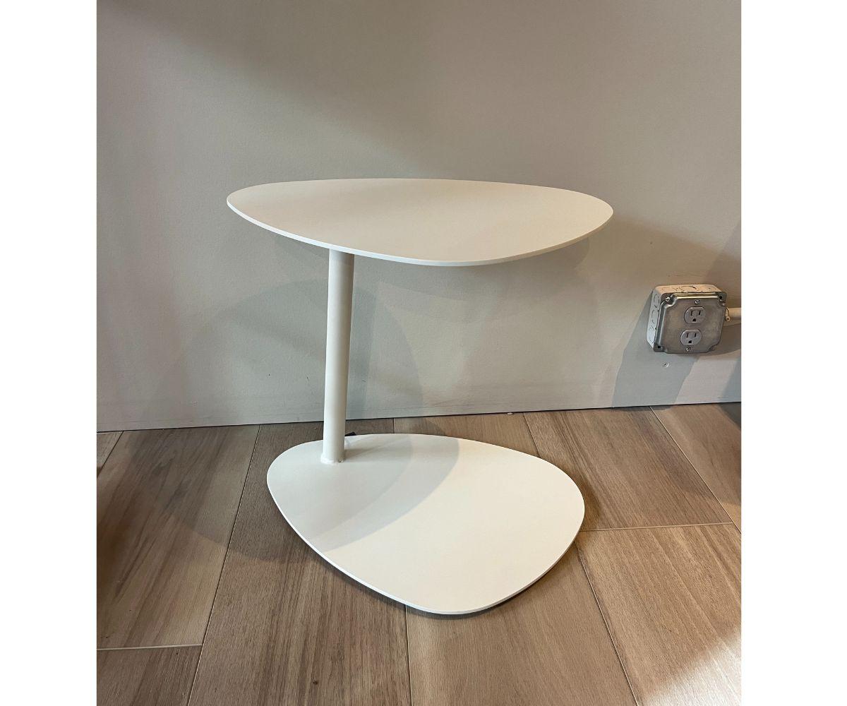 La table intelligente peut facilement être combinée avec des chaises longues et des fauteuils d'appoint pour plus de commodité.

Couleur : blanc
