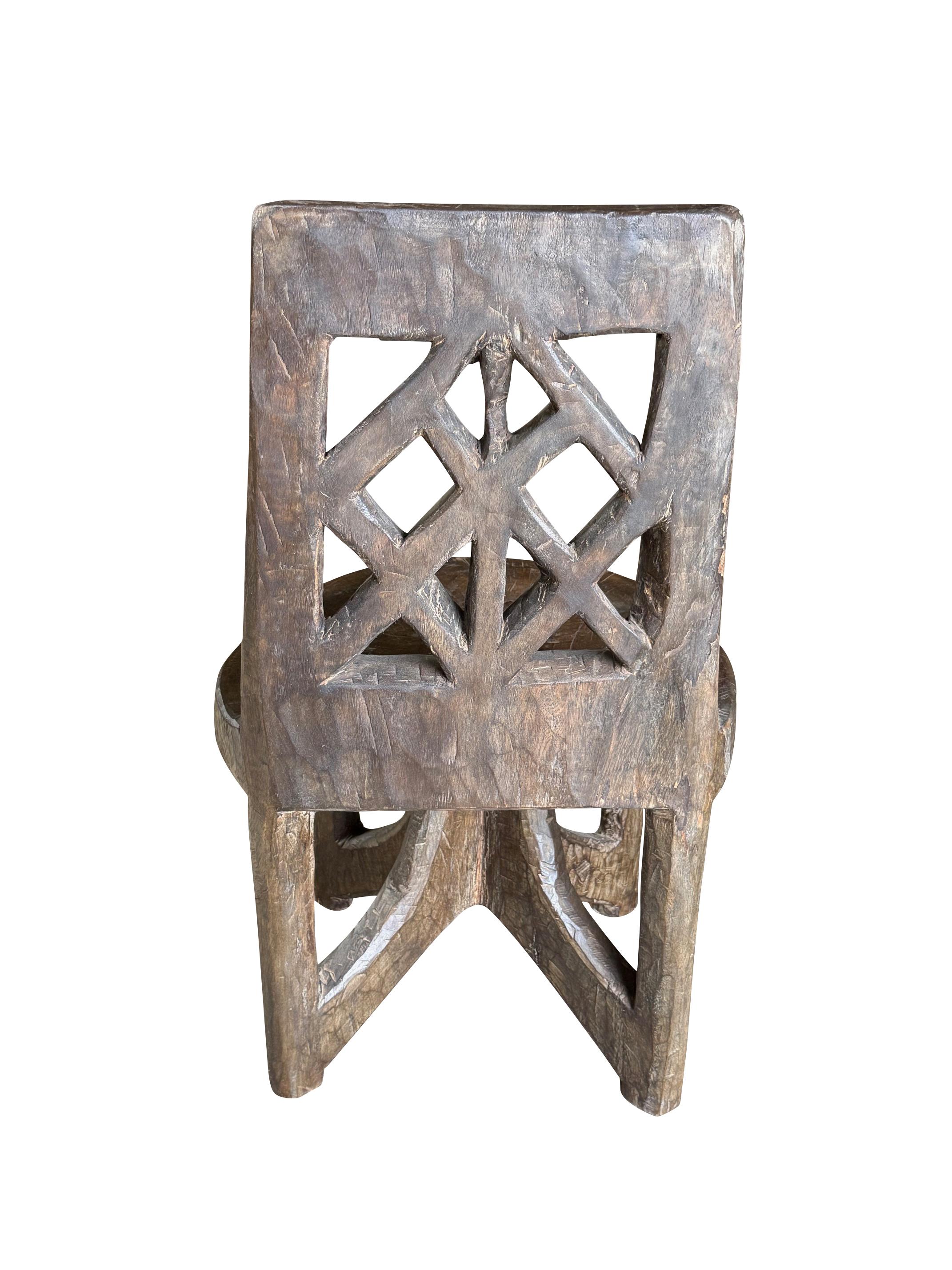 Éthiopien Chaise d'appoint éthiopienne en bois sculpté, Afrique, années 1920 en vente