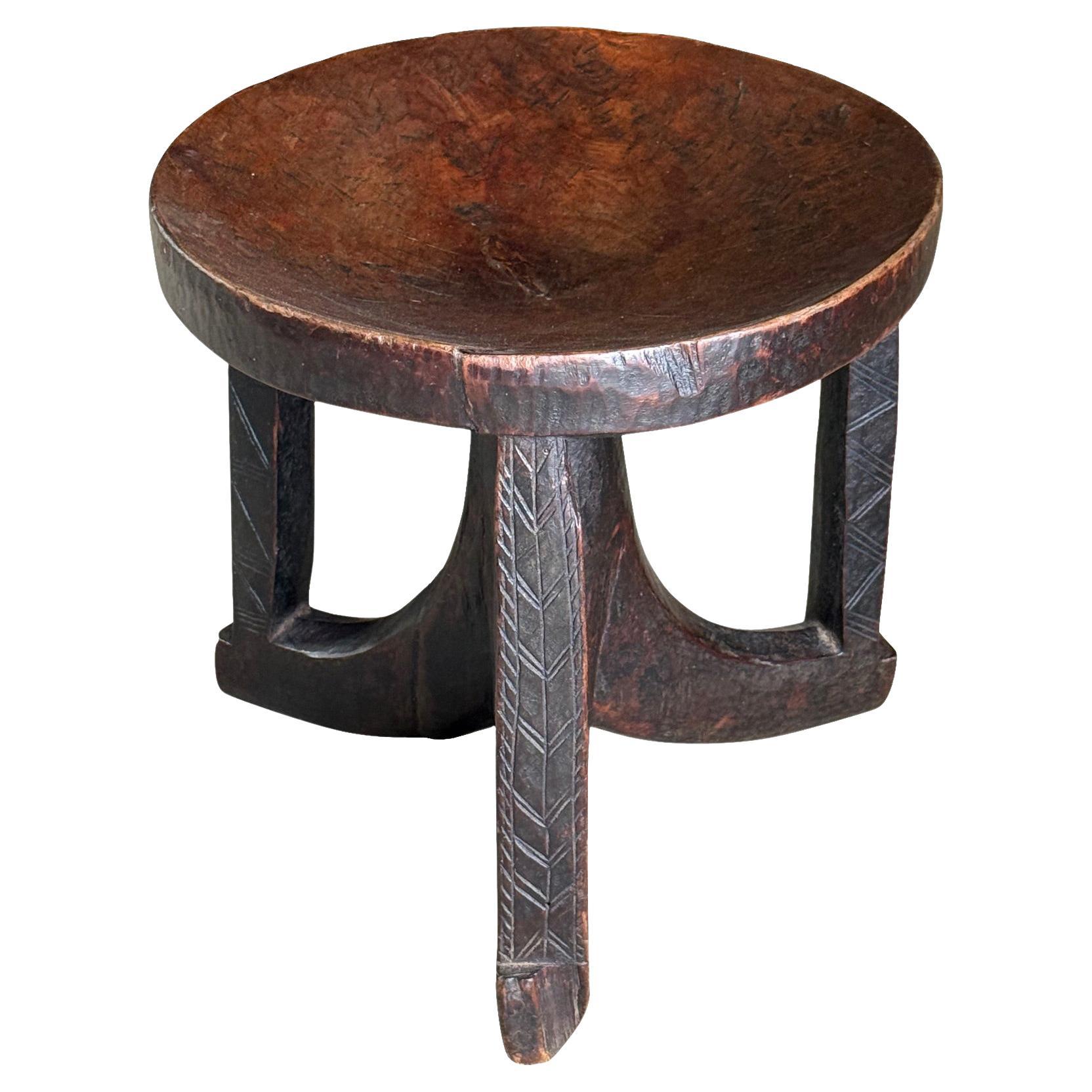 Taburete etíope de madera tallada, África, años 20