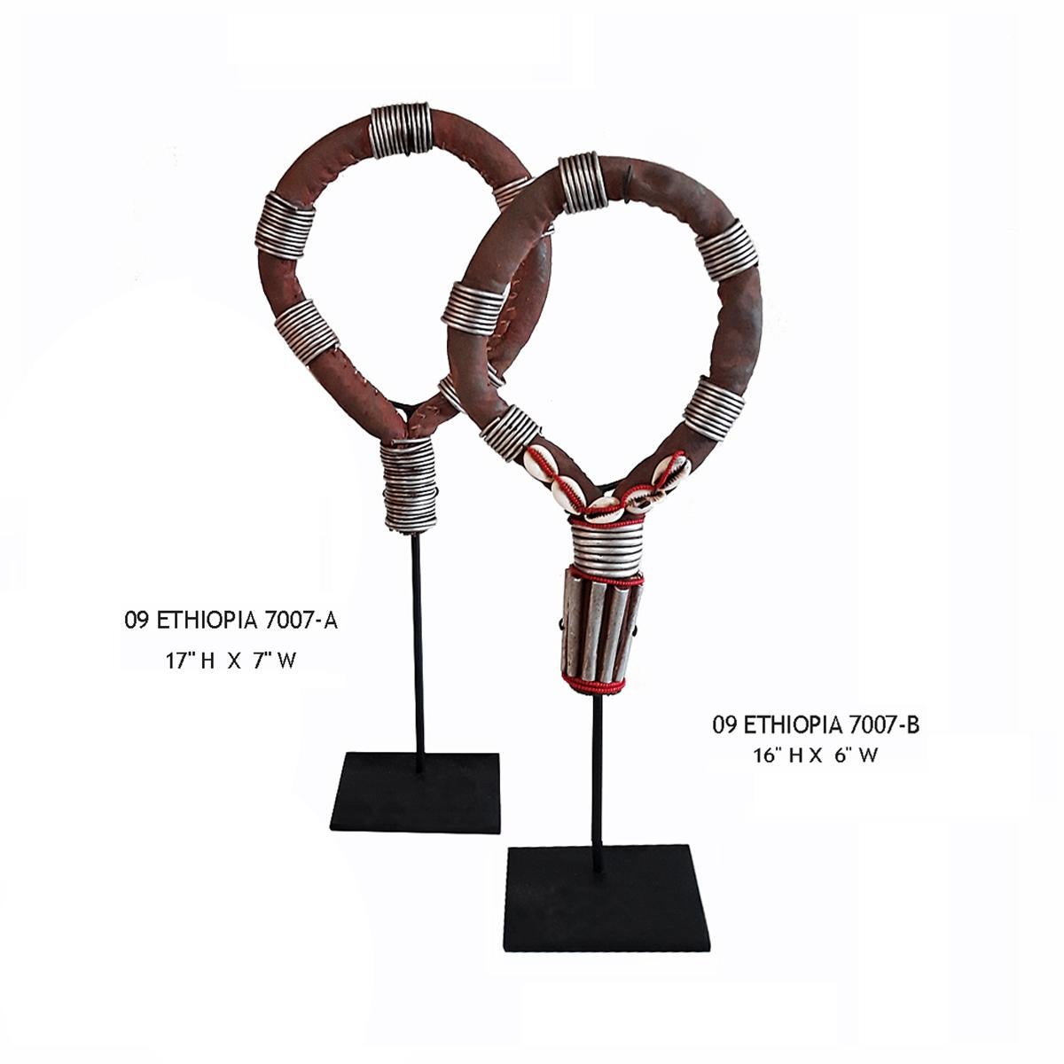 Äthiopische Halsketten aus Leder und Muscheln, Mitte des 20. Jahrhunderts im Angebot 3