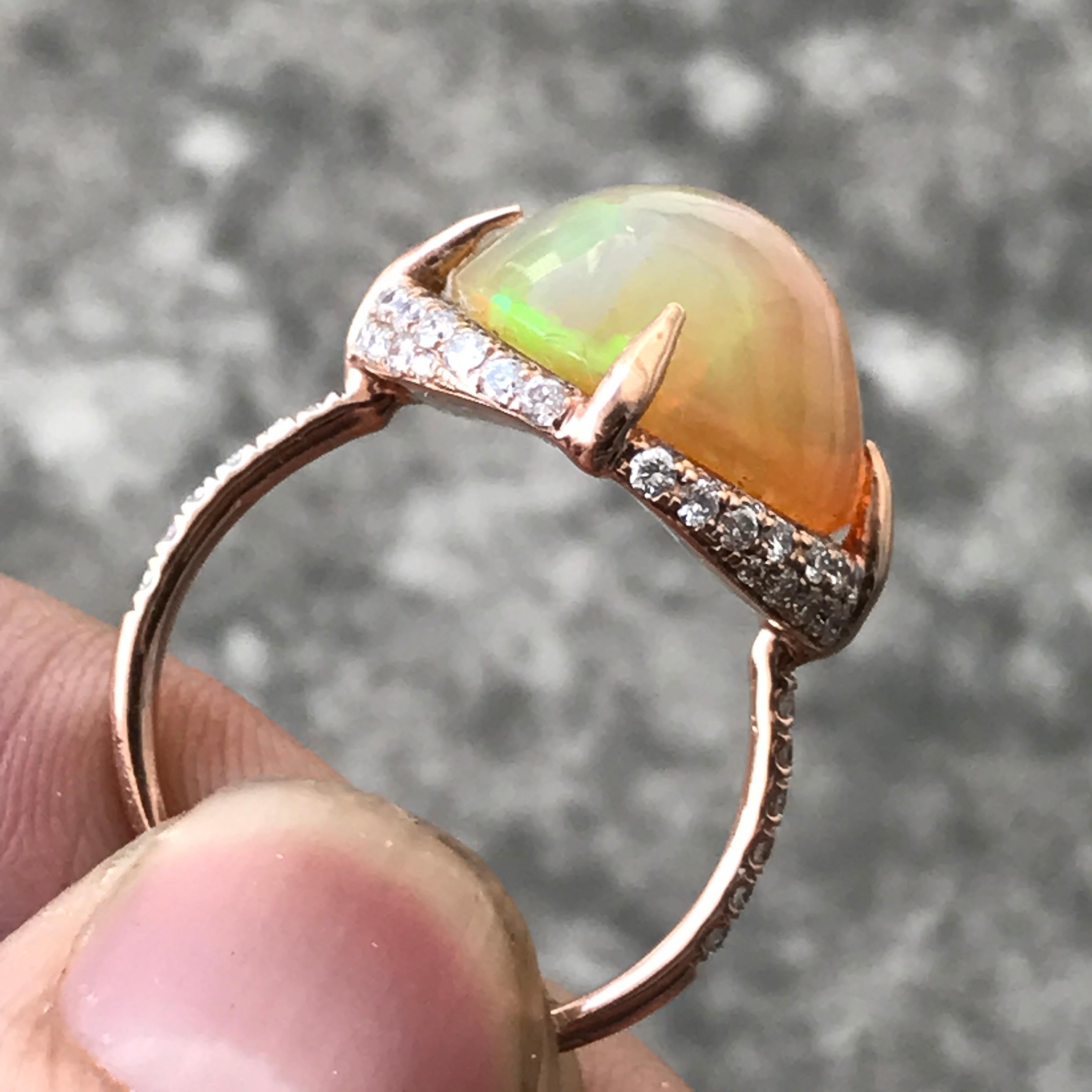 Anillo de compromiso de ópalo etíope y diamantes en oro rosa, diseño de Ben Dannie en venta 3