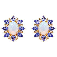 Orecchino in oro giallo 10K con opale etiope e tanzanite e accenti di diamante.