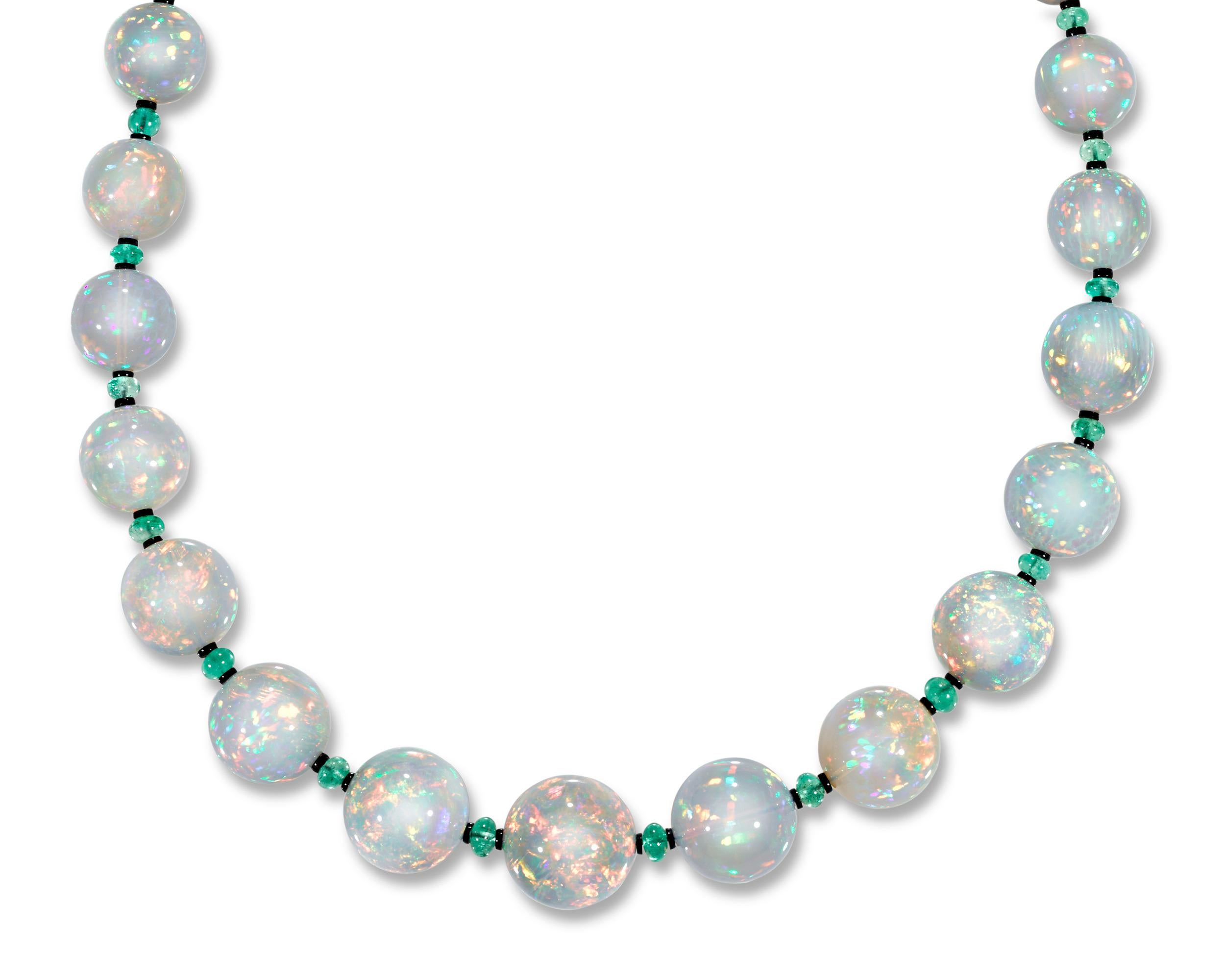 Moderne Collier de perles d'opale éthiopienne, 680,00 carats en vente