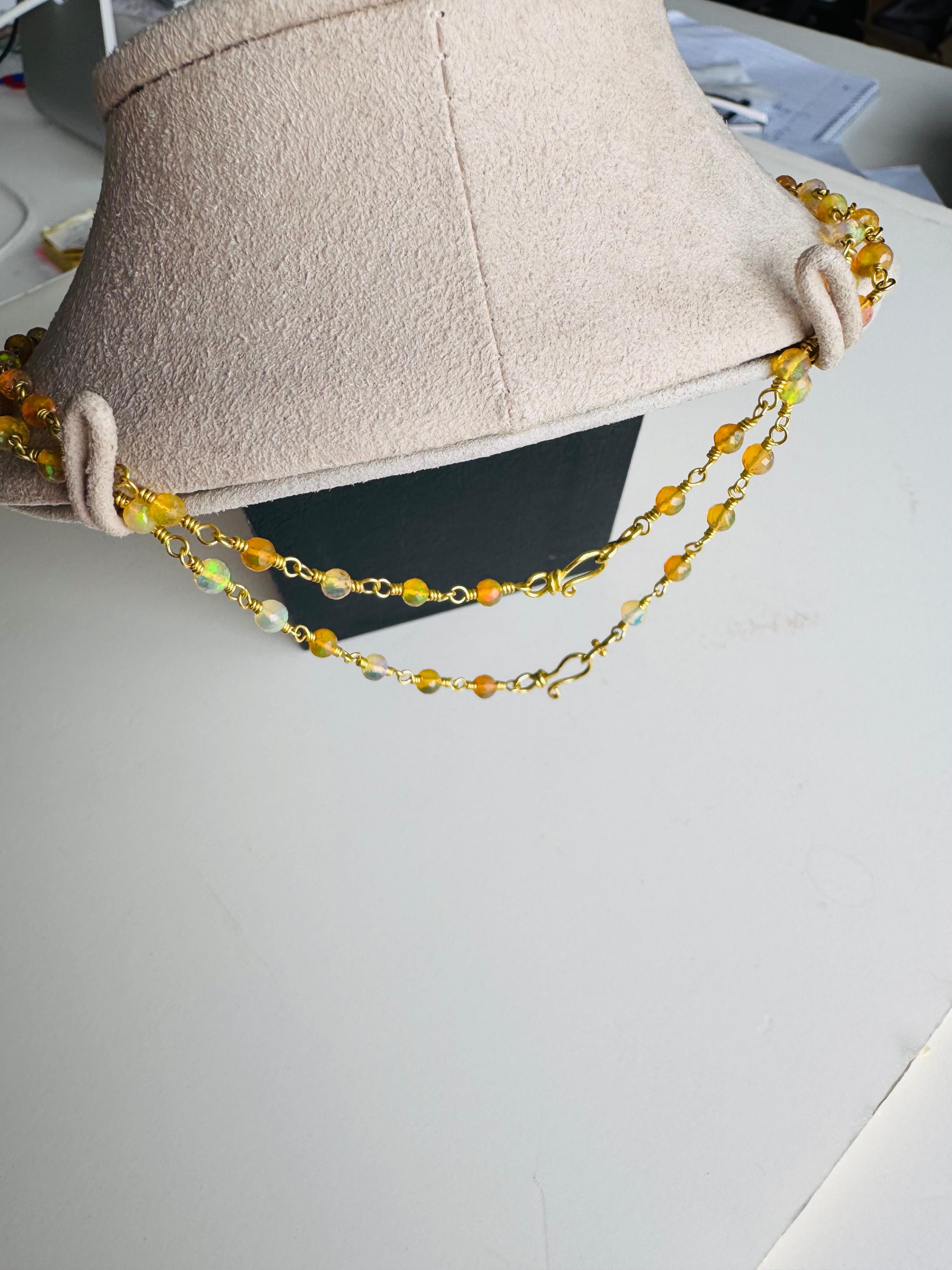 Artigiano Collana di perline di opale etiope in vendita