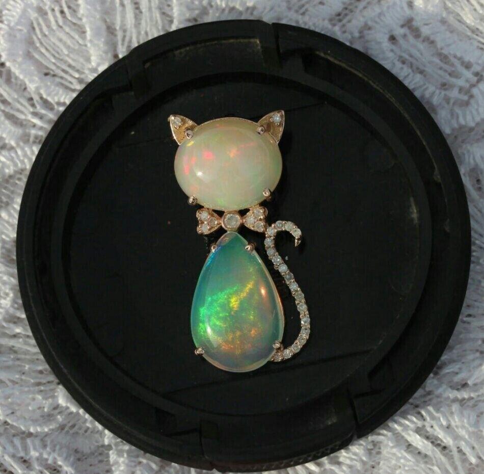 Ethiopian Opal Kitten Shape Cat Pendant in 14K Solid Gold For Sale 3