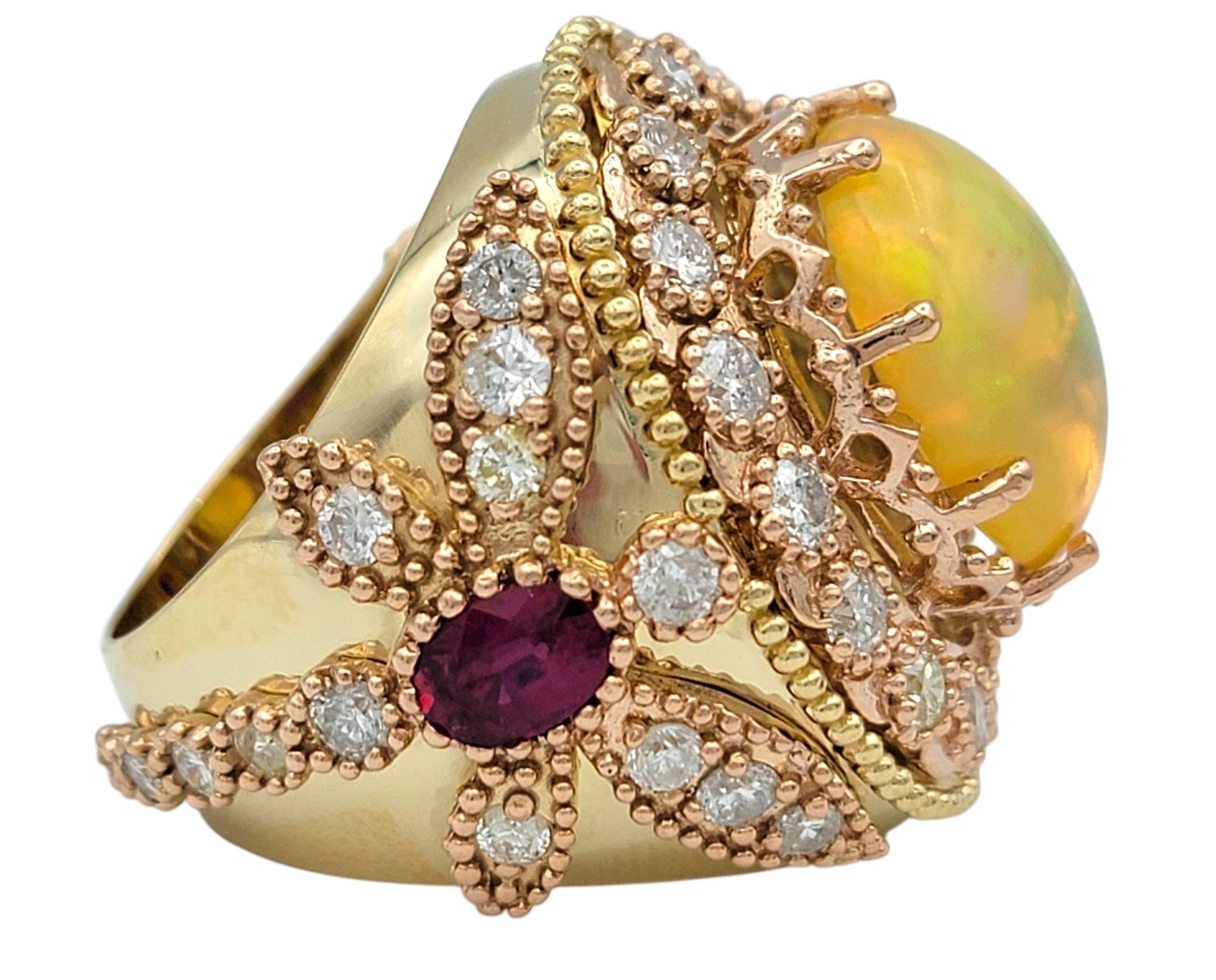 Taille cabochon Bague cocktail éthiopienne avec halo de diamants et rubis à motif libellule en or 14 carats en vente