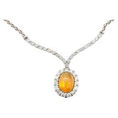 Collar con colgante en forma de Y de ópalo etíope y diamantes, en oro blanco de 18k