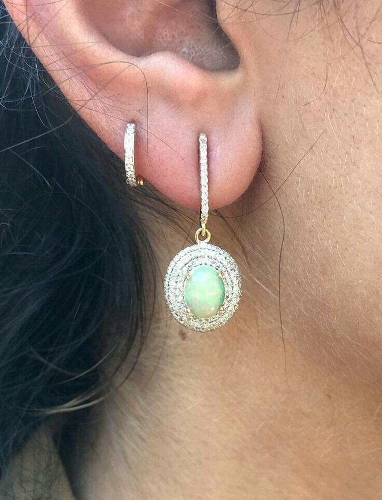 Orecchino di opale etiope con pavé di diamanti in oro 14k In condizioni Nuovo in vendita a Chicago, IL