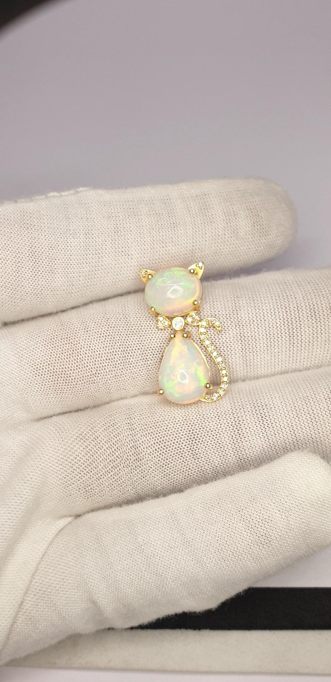 Ethiopian Opal Kitten Shape Cat Pendant in 14K Solid Gold In New Condition For Sale In Chicago, IL