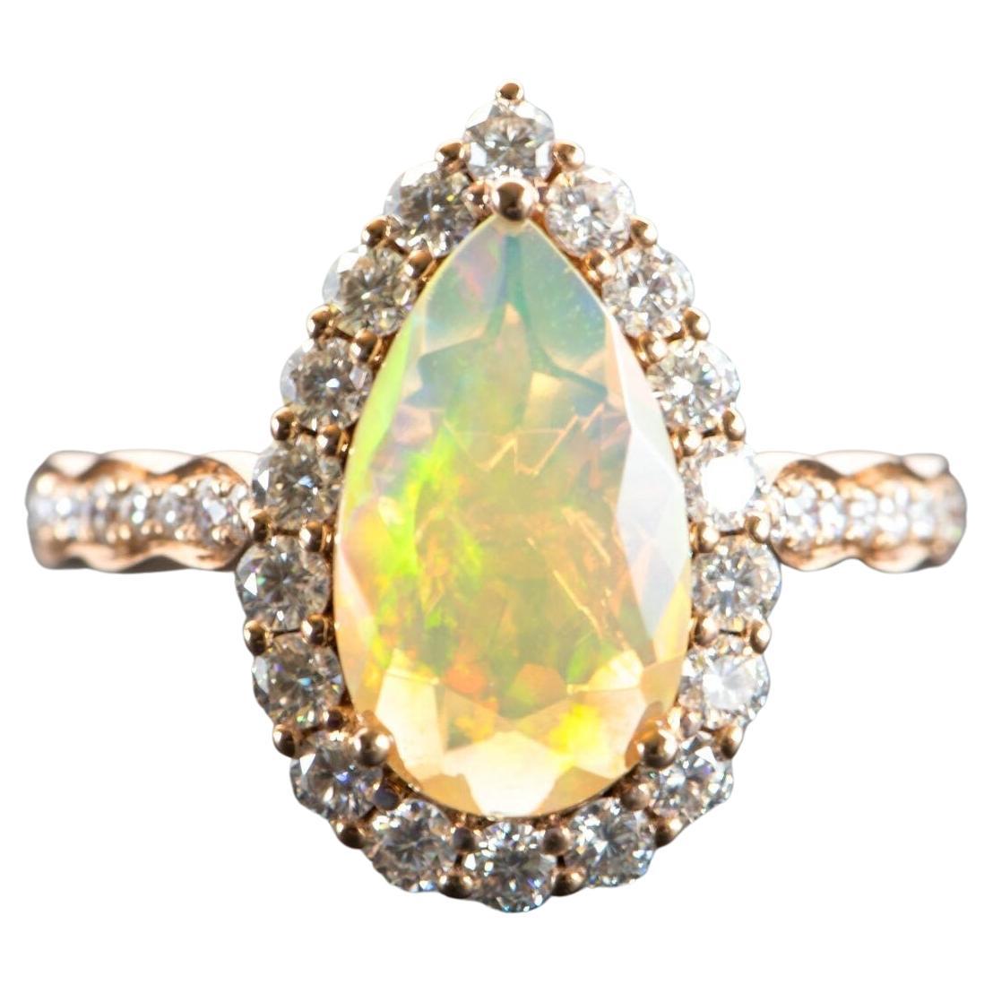 Bague de fiançailles demi-éternité en or rose 14 carats avec opale éthiopienne et halo de moissanite