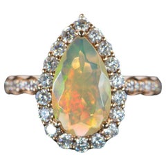 Bague de fiançailles demi-éternité en or rose 14 carats avec opale éthiopienne et halo de moissanite 