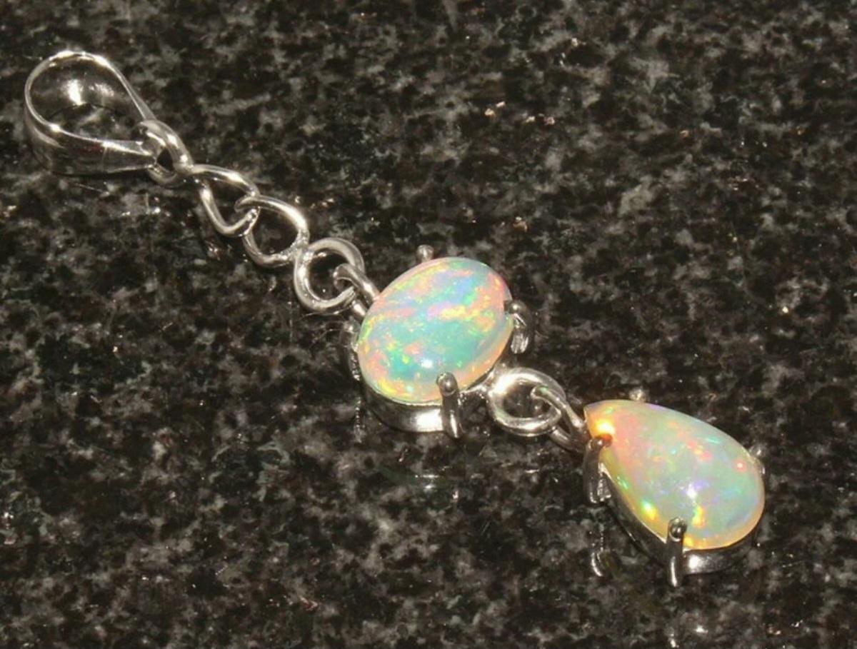 Pendentif en Opale Éthiopienne 925 Silver Genuine Opal Necklace Statement Pendant Cadeau. Unisexe en vente