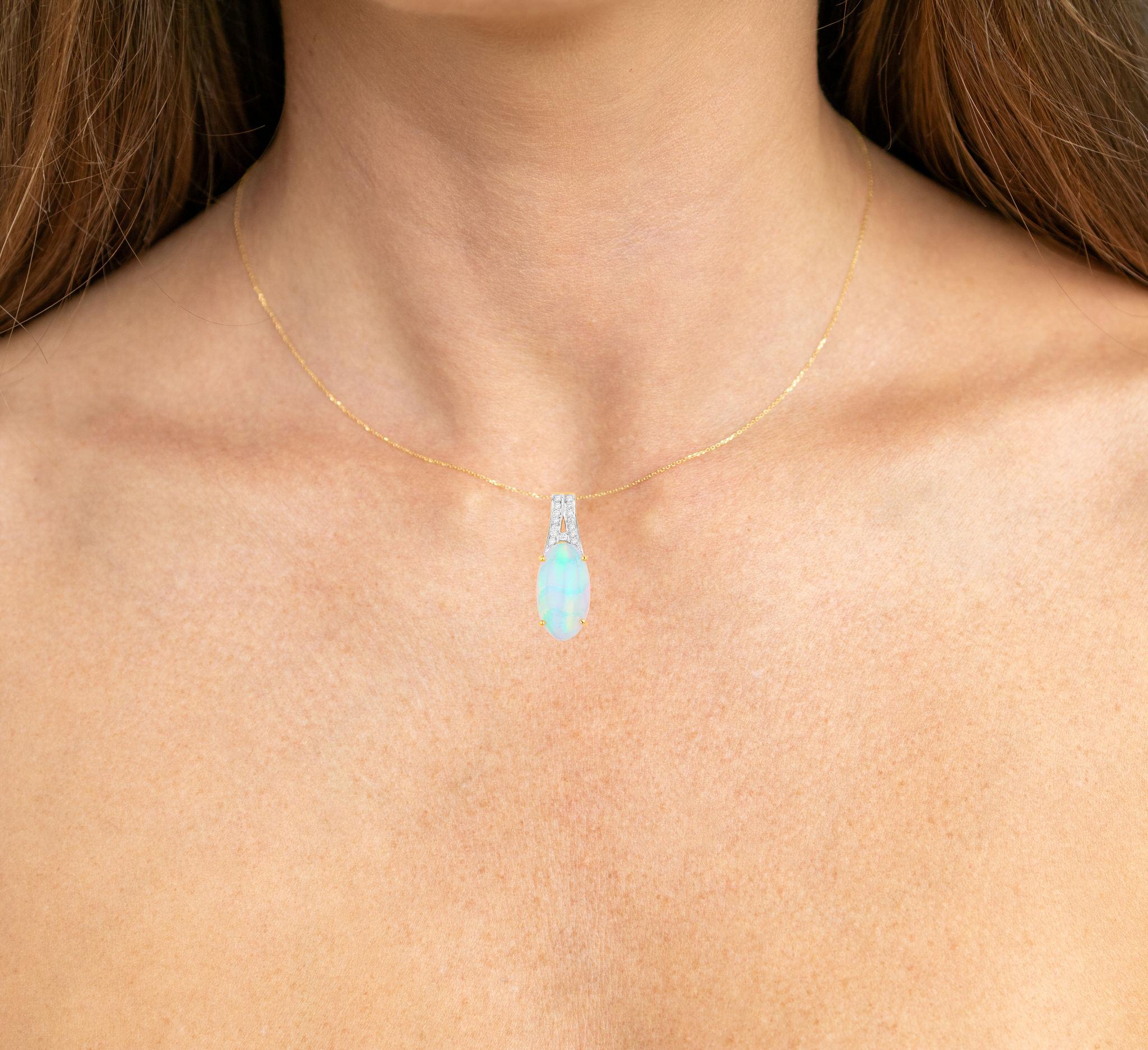 Il est accompagné d'une évaluation gemmologique par la GIA (GG/AJP).
Toutes les pierres précieuses sont naturelles.
Opale éthiopienne = 7.40 carats
15 diamants blancs = 0,15 carats
Métal : Or jaune 14K
Dimensions : 30 x 13 mm
Chaîne incluse : Or
