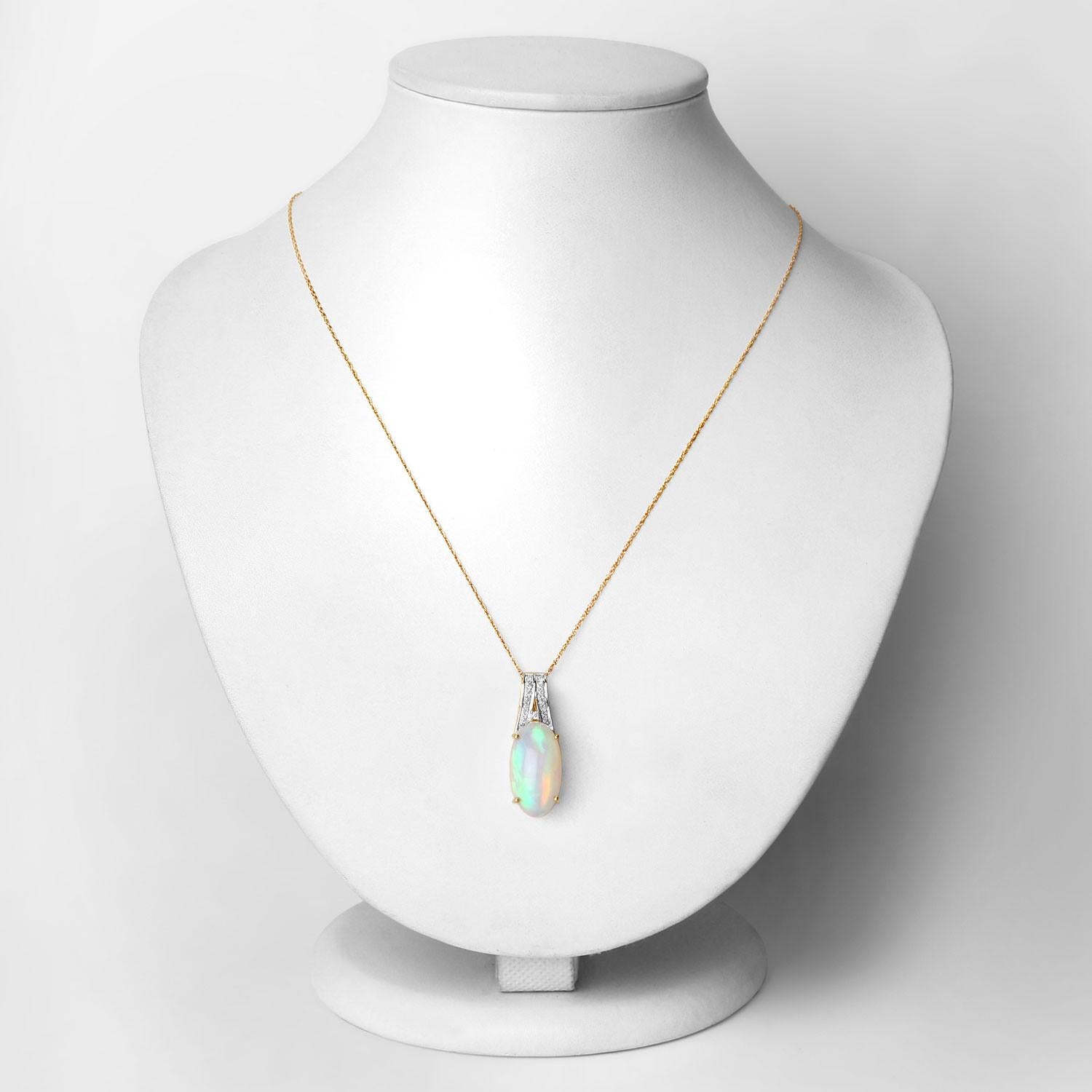 Taille cabochon Collier pendentif opale éthiopienne Diamants 7,55 carats Or jaune 14K en vente