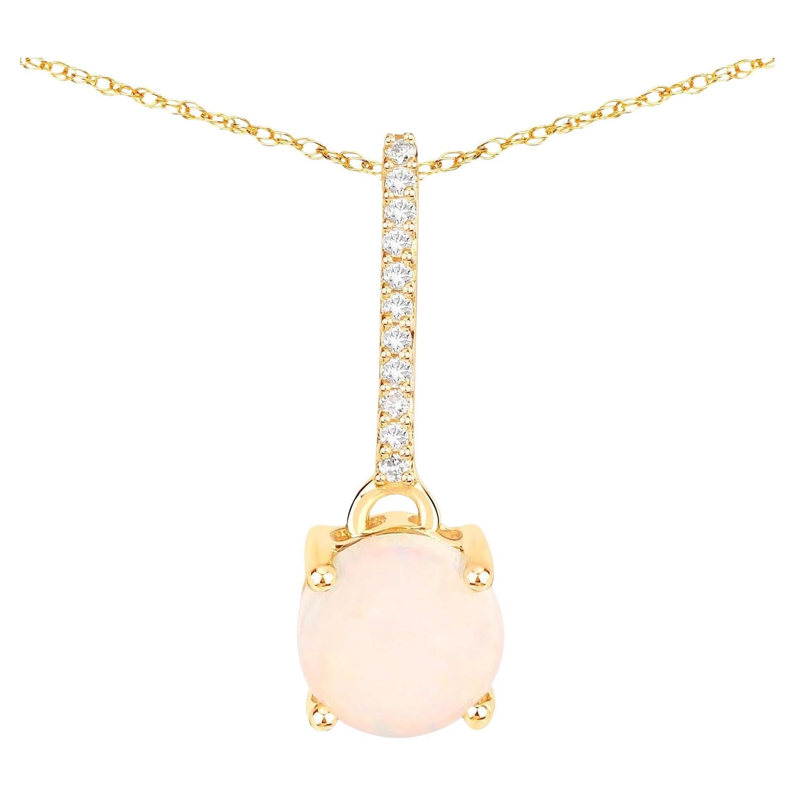 Collier pendentif opale éthiopienne Diamants blancs 0.54 carats Or jaune 10K en vente