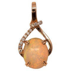 Pendentif en opale d'Éthiopie rehaussé de diamants naturels, en or massif 14 carats, 10 x 8 mm