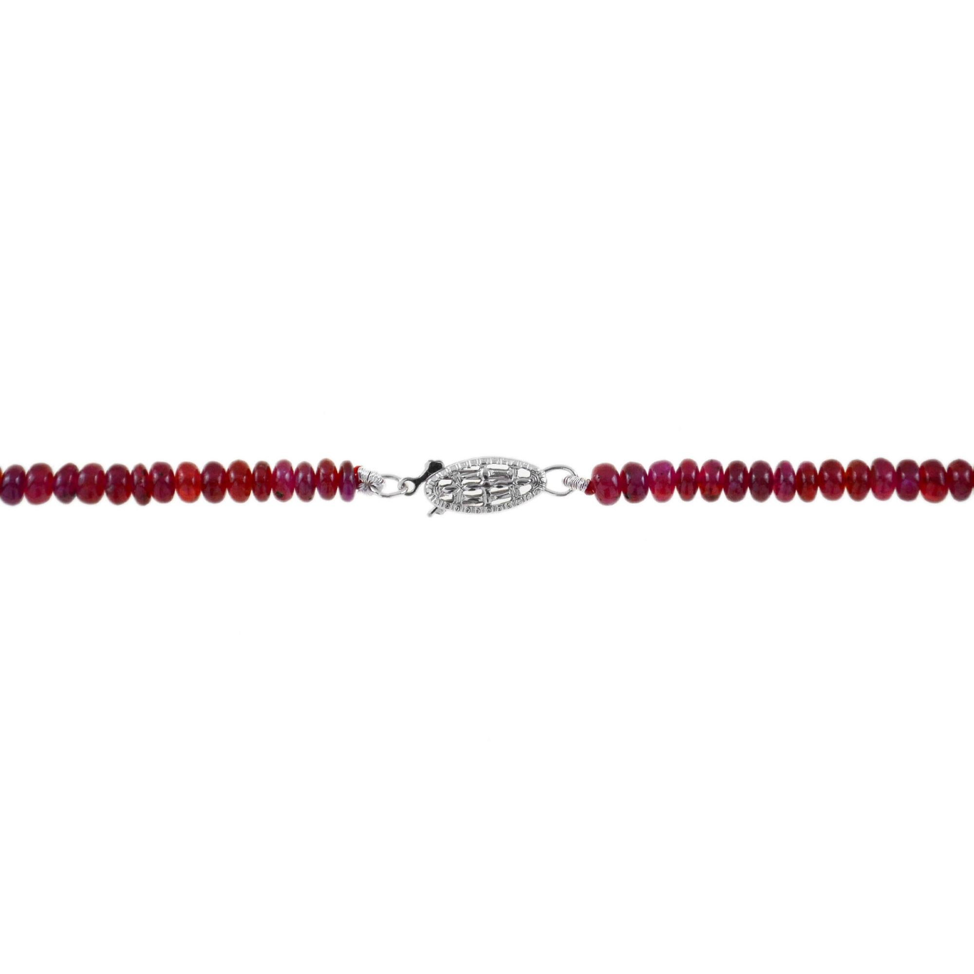 Collar de oro blanco de 14 quilates estilo eduardiano con ópalo etíope, rubí, esmeralda y diamantes Corte oval en venta