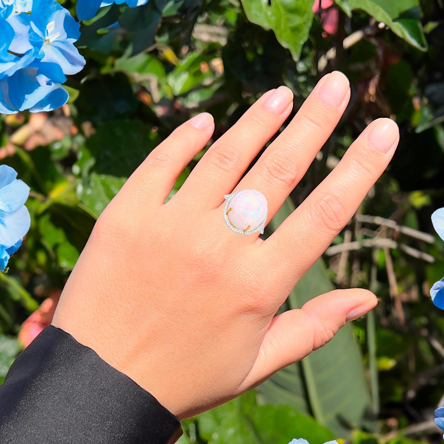 Anillo de oro de 14 quilates con ópalo etíope y halo de diamantes 12,3 quilates en total Contemporáneo en venta